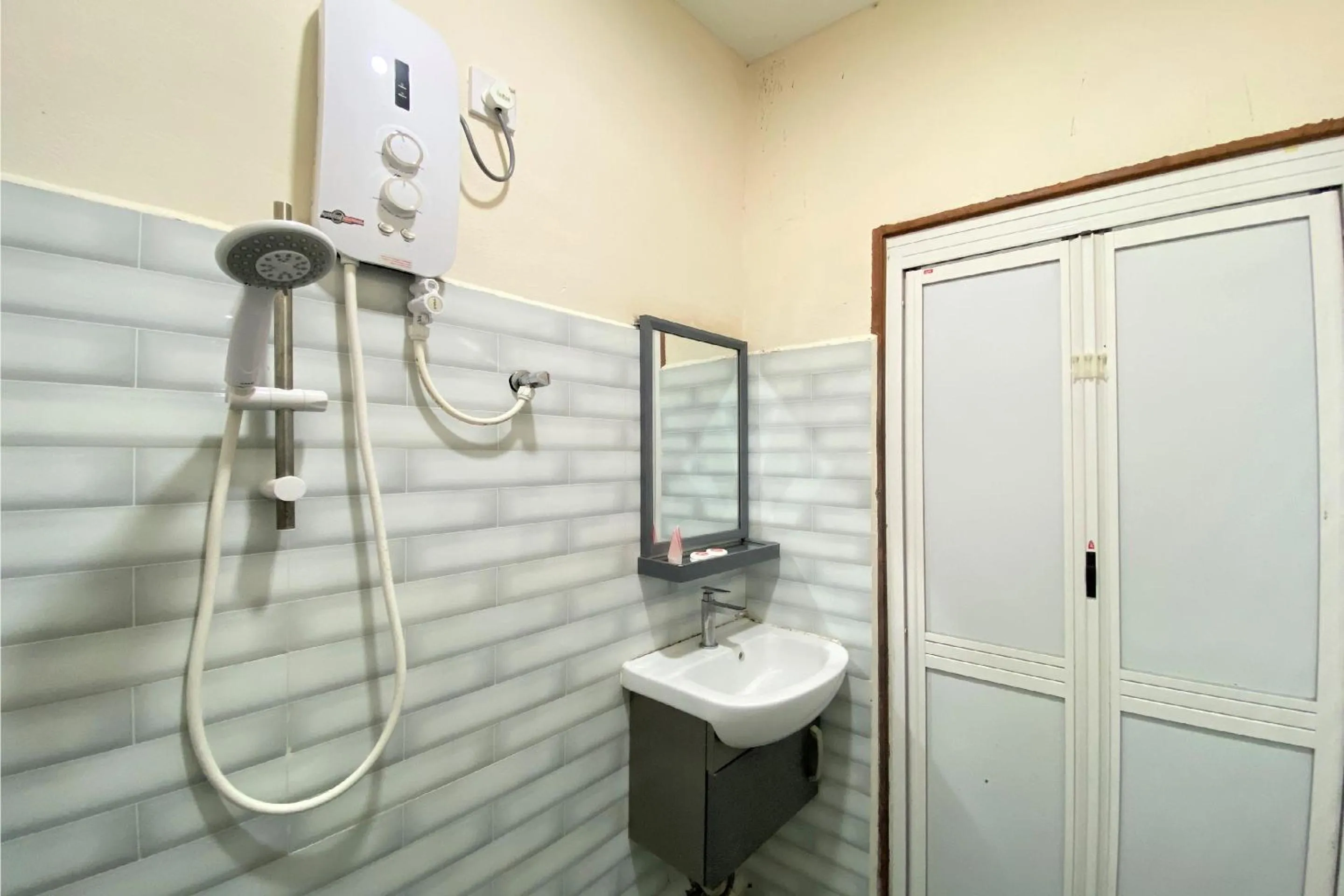 Bathroom in Hotel O Bayu Sintok Motel