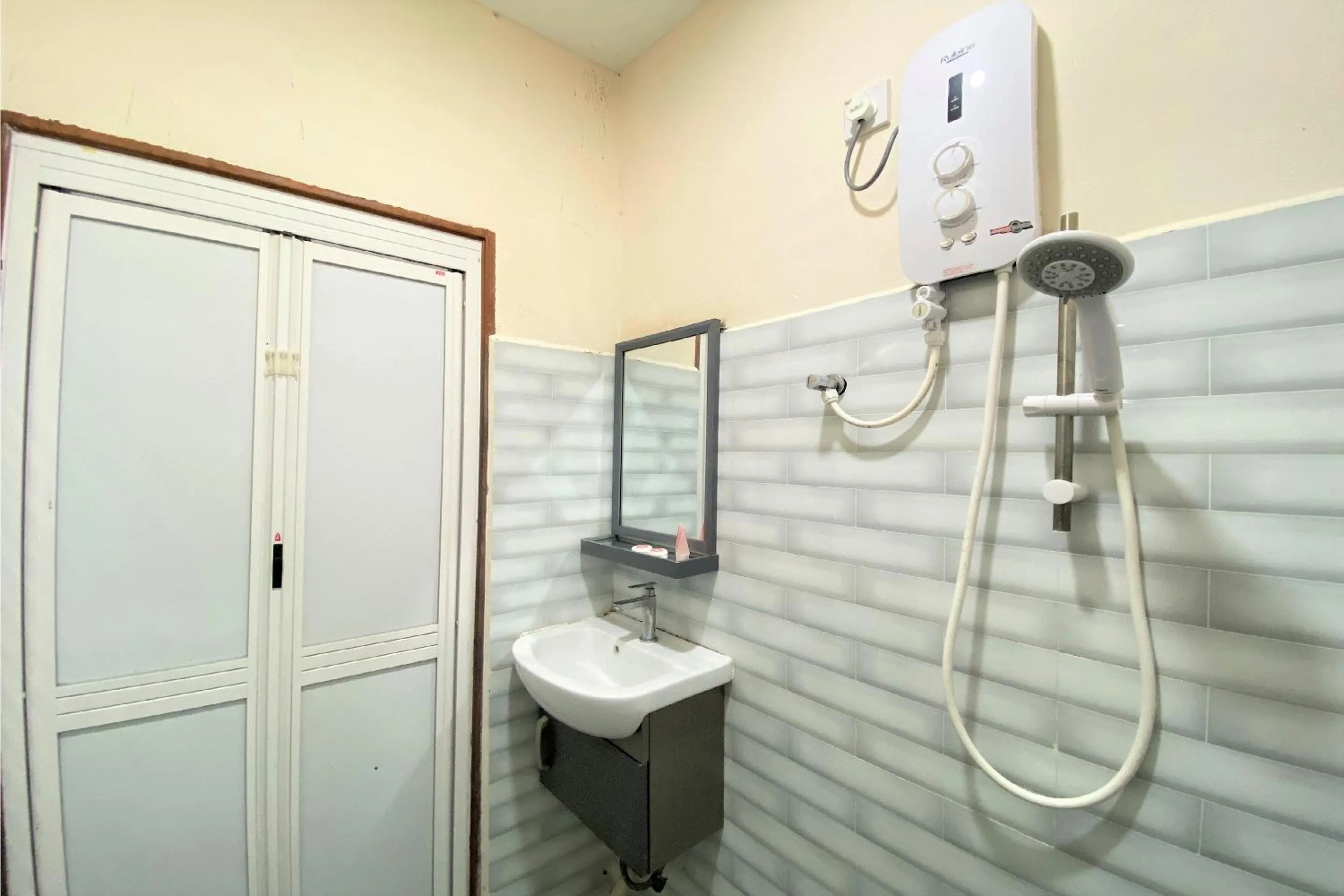 Bathroom in Hotel O Bayu Sintok Motel