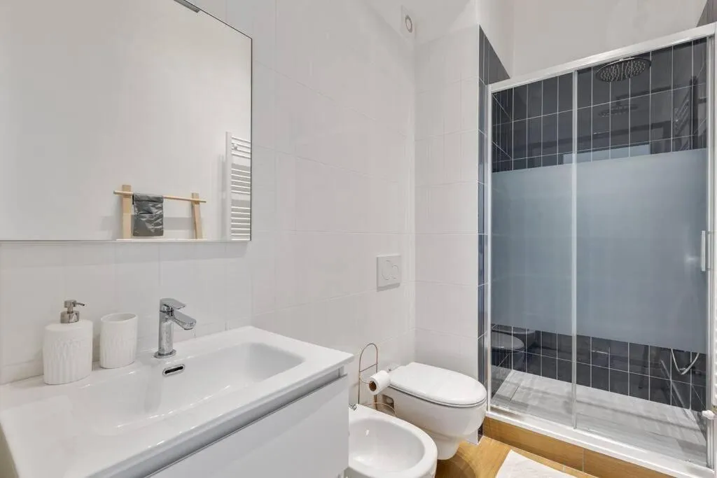 Bathroom in Easylife - Stupendo bilocale Lodi Fondazione Prada