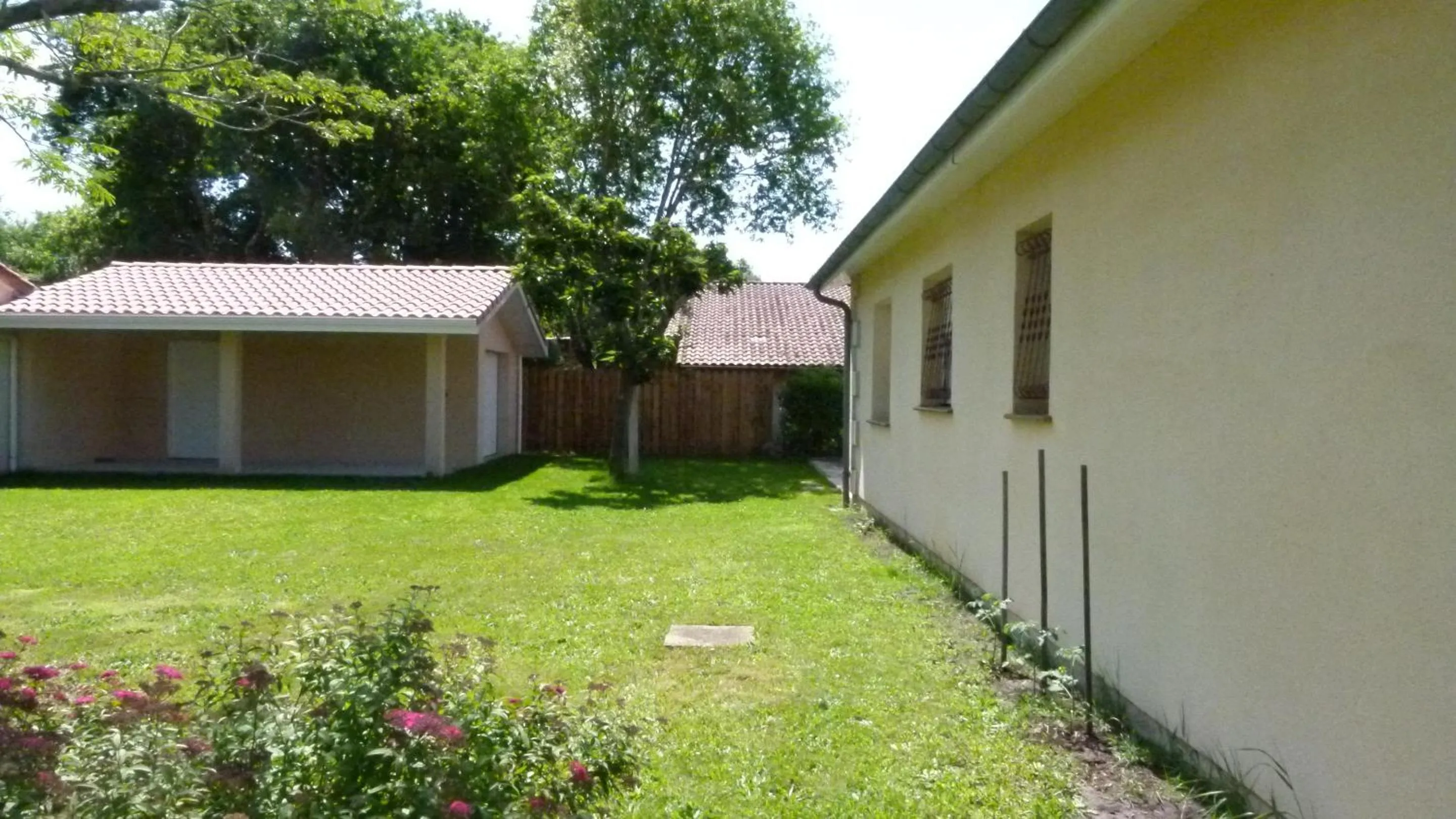 Garden in Les Calicots Sanguinet