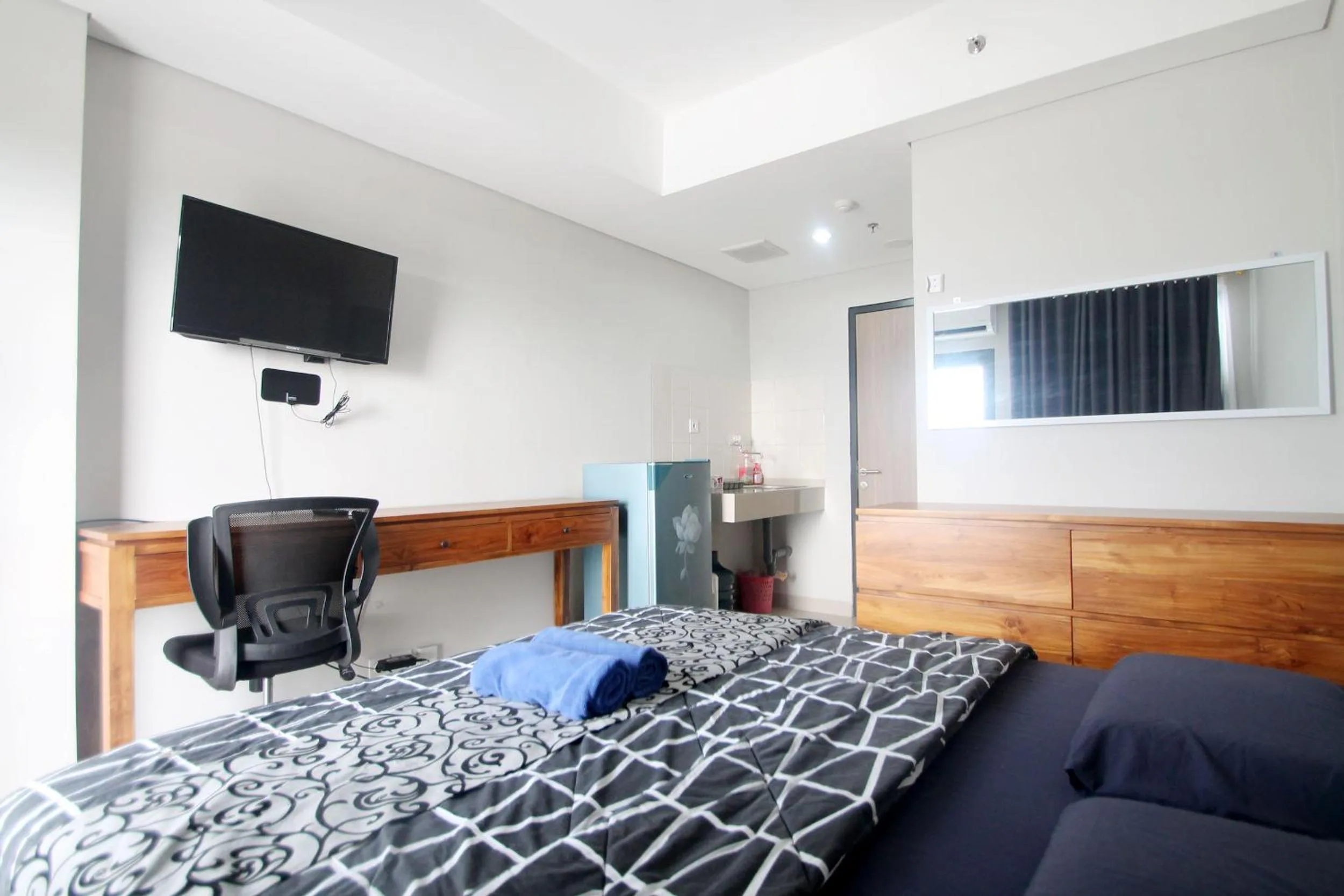 Bed in Apartemen Monroe Jababeka Cikarang Bekasi by Aparian