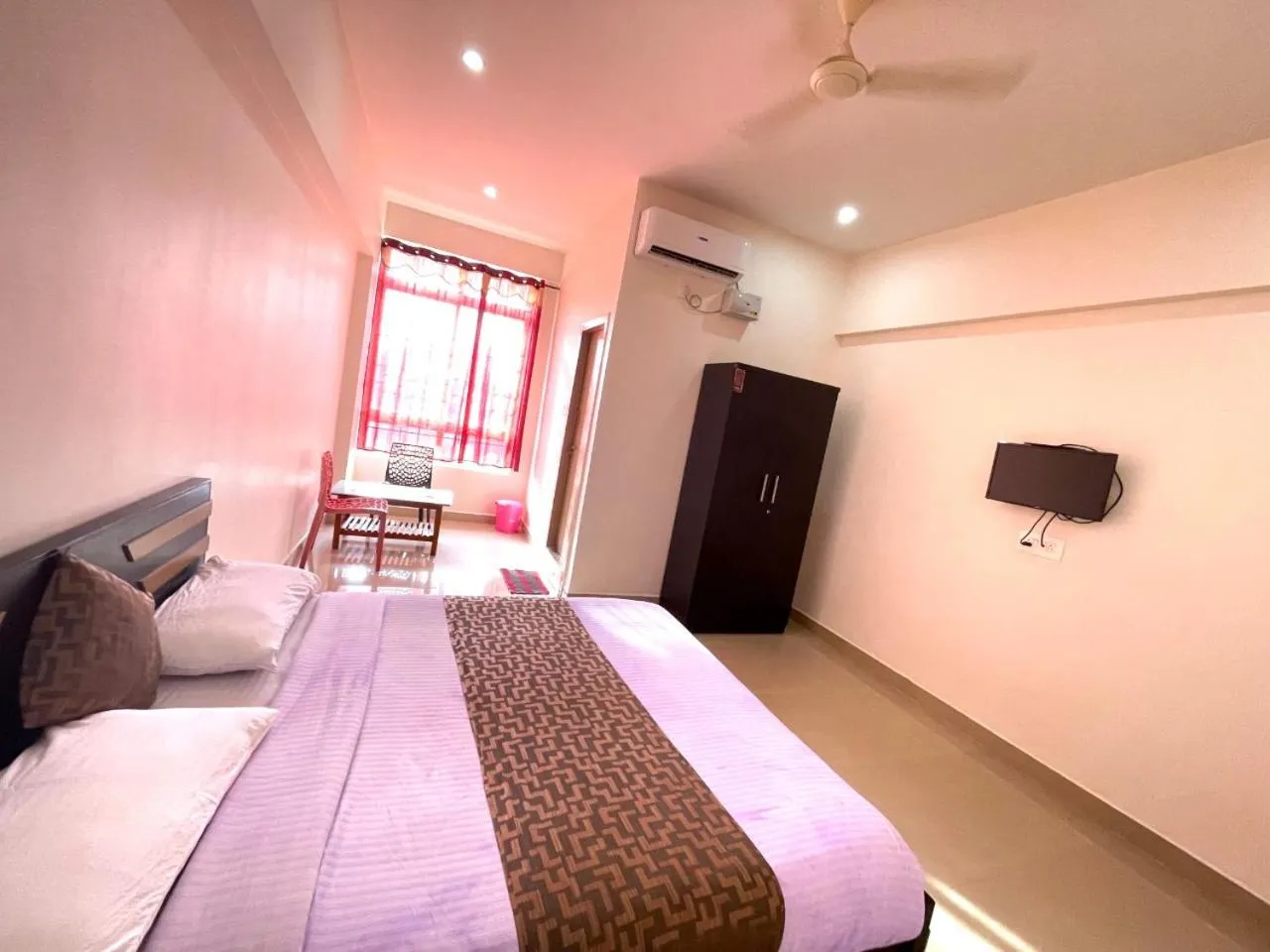 Bedroom, Bed in Green Valley Residency