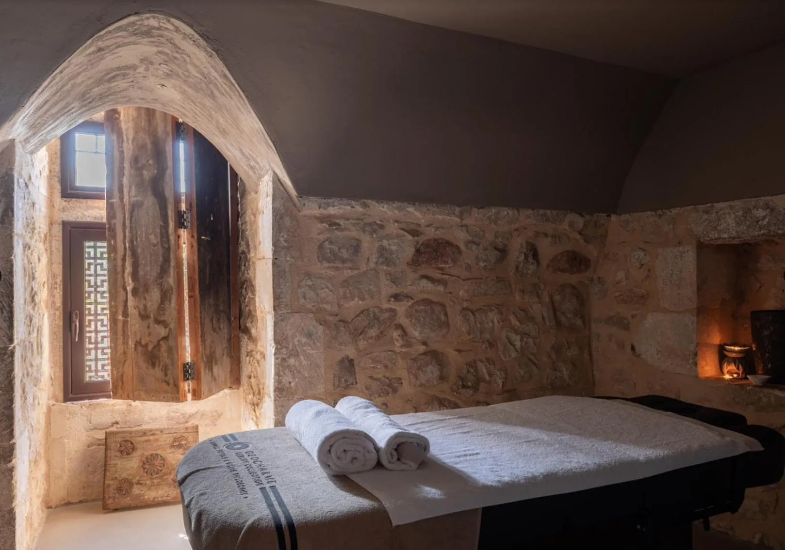 Massage, Bed in Pietra d'Acqua Resort & Spa by Geocharme