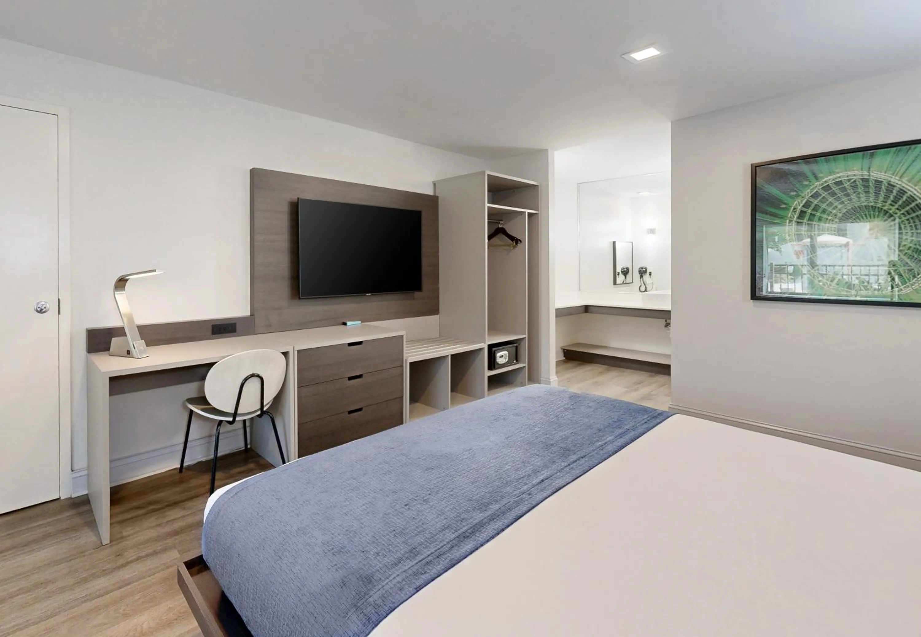 Bed in Avanti International Resort