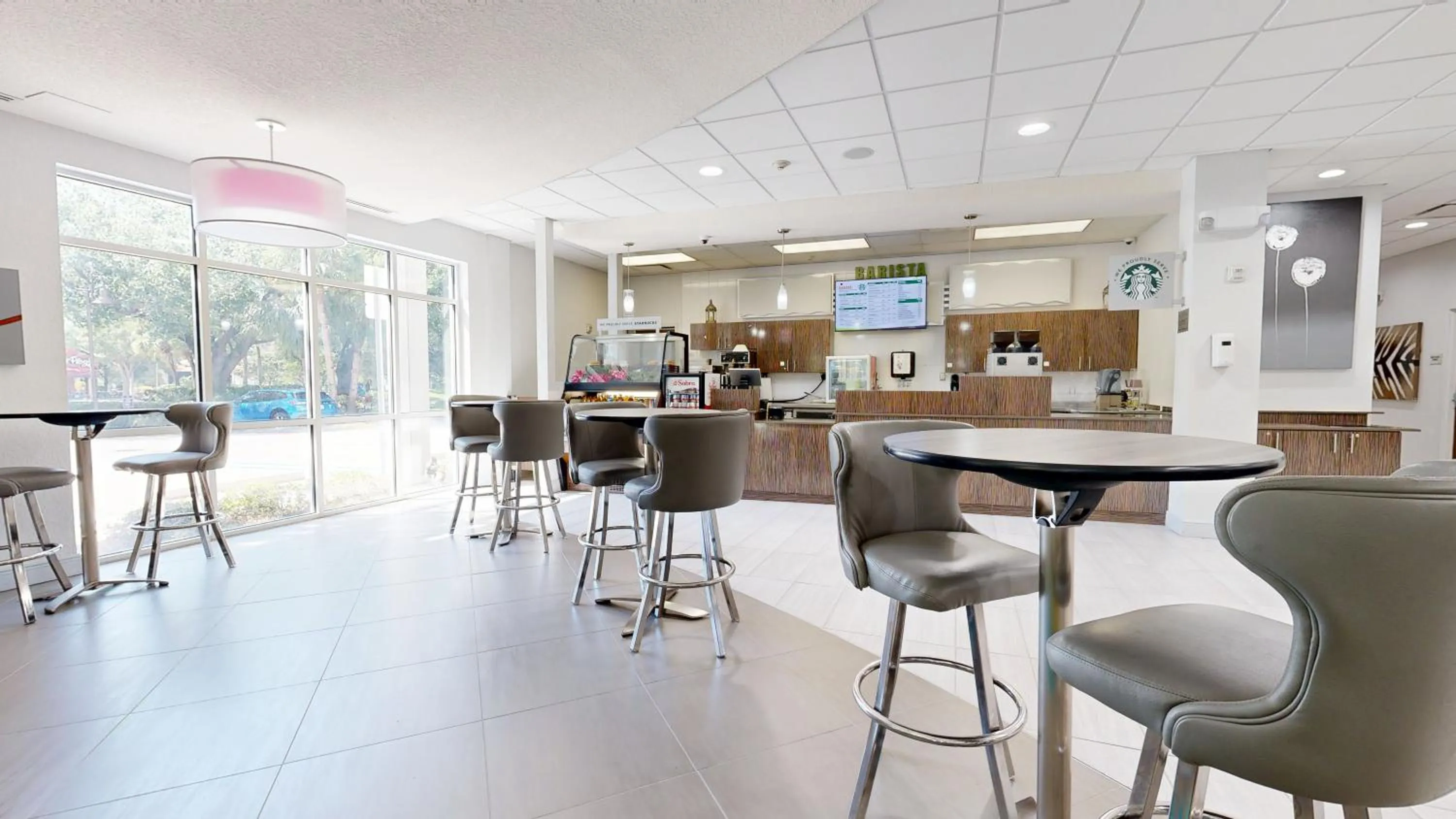 Restaurant/places to eat in Avanti International Resort