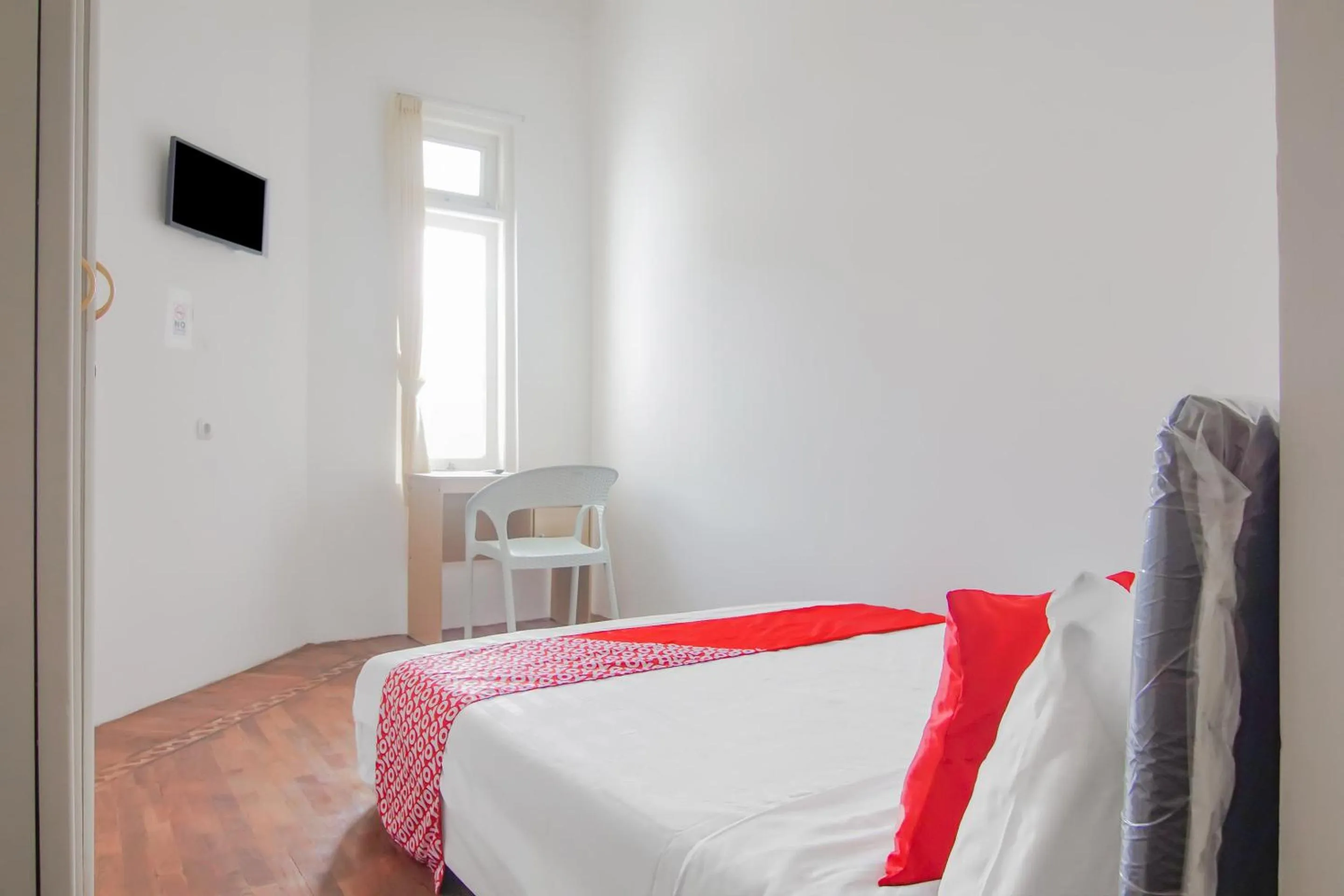 Bedroom, Bed in Capital O 90342 Kemang Garden