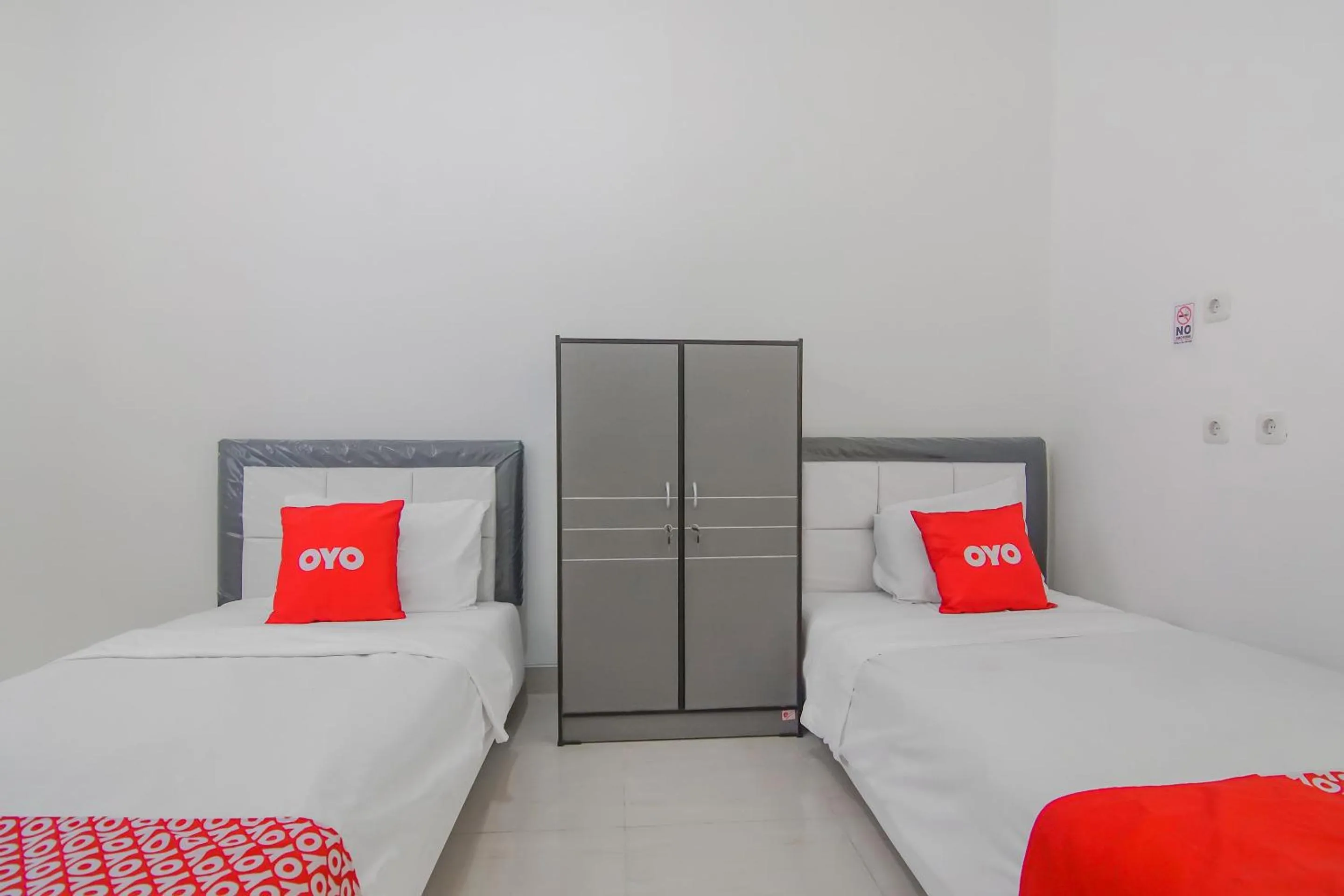 Bedroom, Bed in Capital O 90342 Kemang Garden