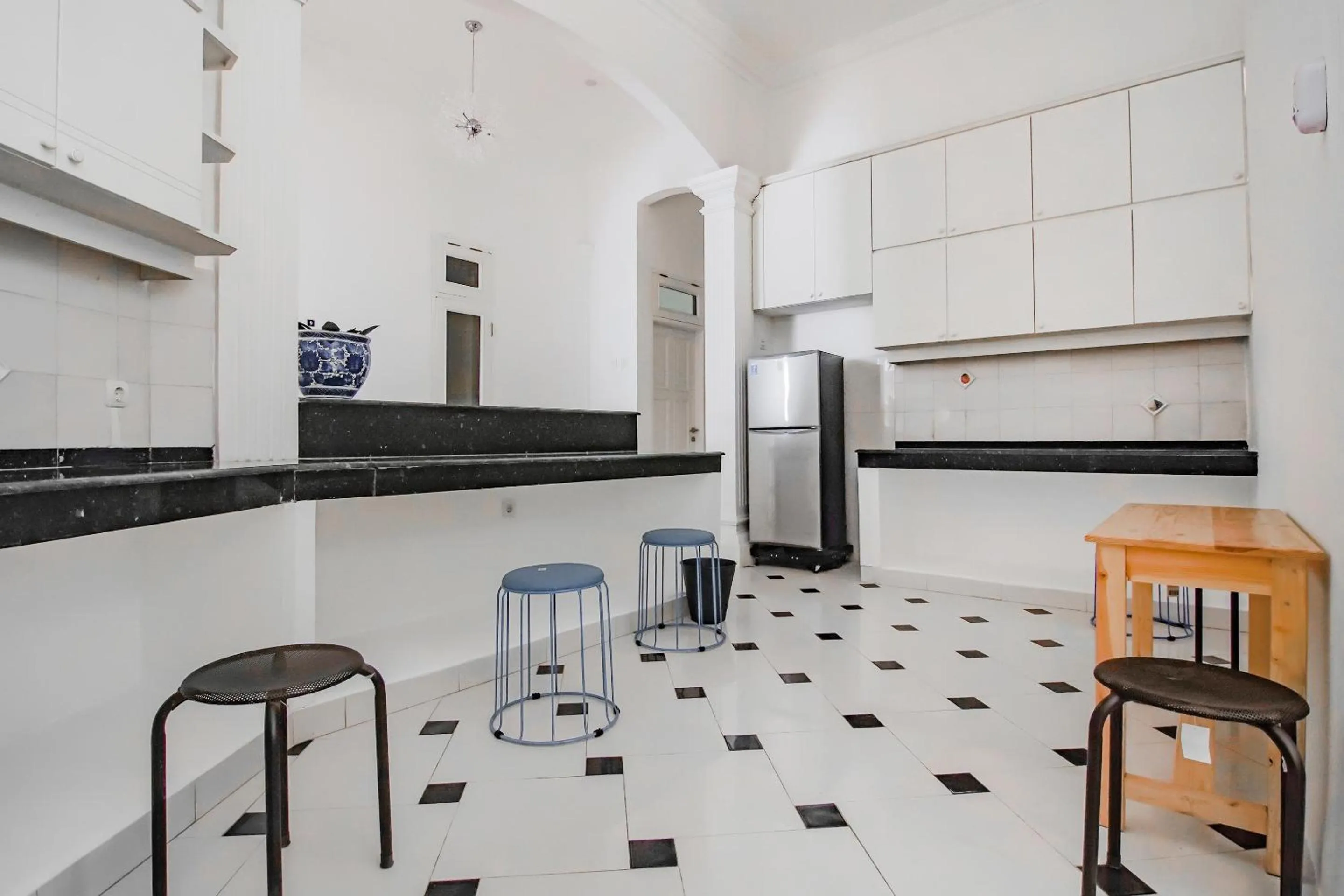 Restaurant/places to eat in Capital O 90342 Kemang Garden