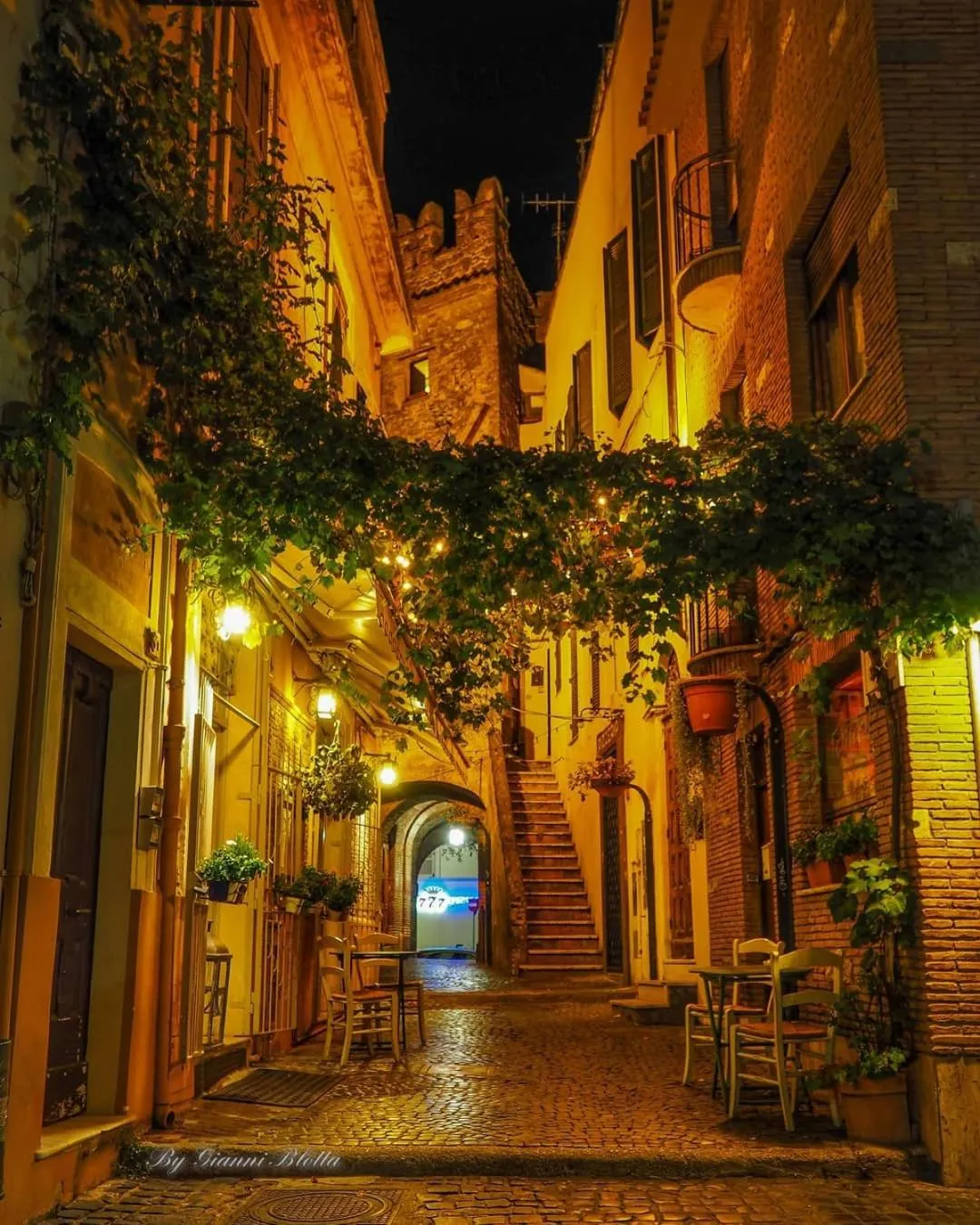 Evening entertainment in Ambramarina B&B