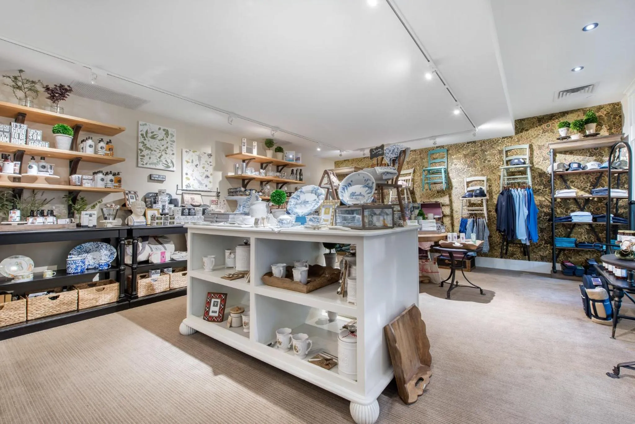 Shopping Area in Omni Bedford Springs Resort & Spa