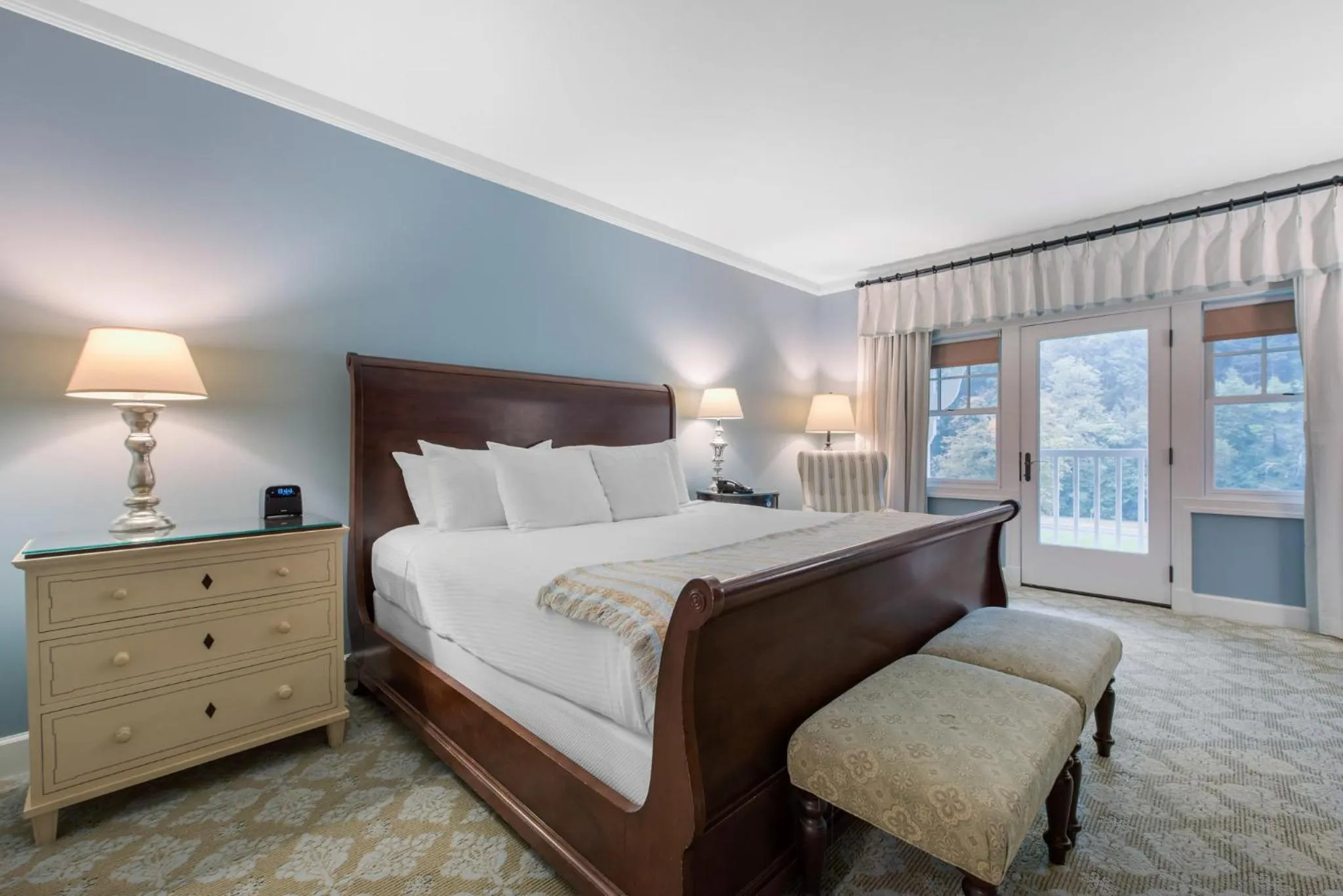 Photo of the whole room, Bed in Omni Bedford Springs Resort & Spa