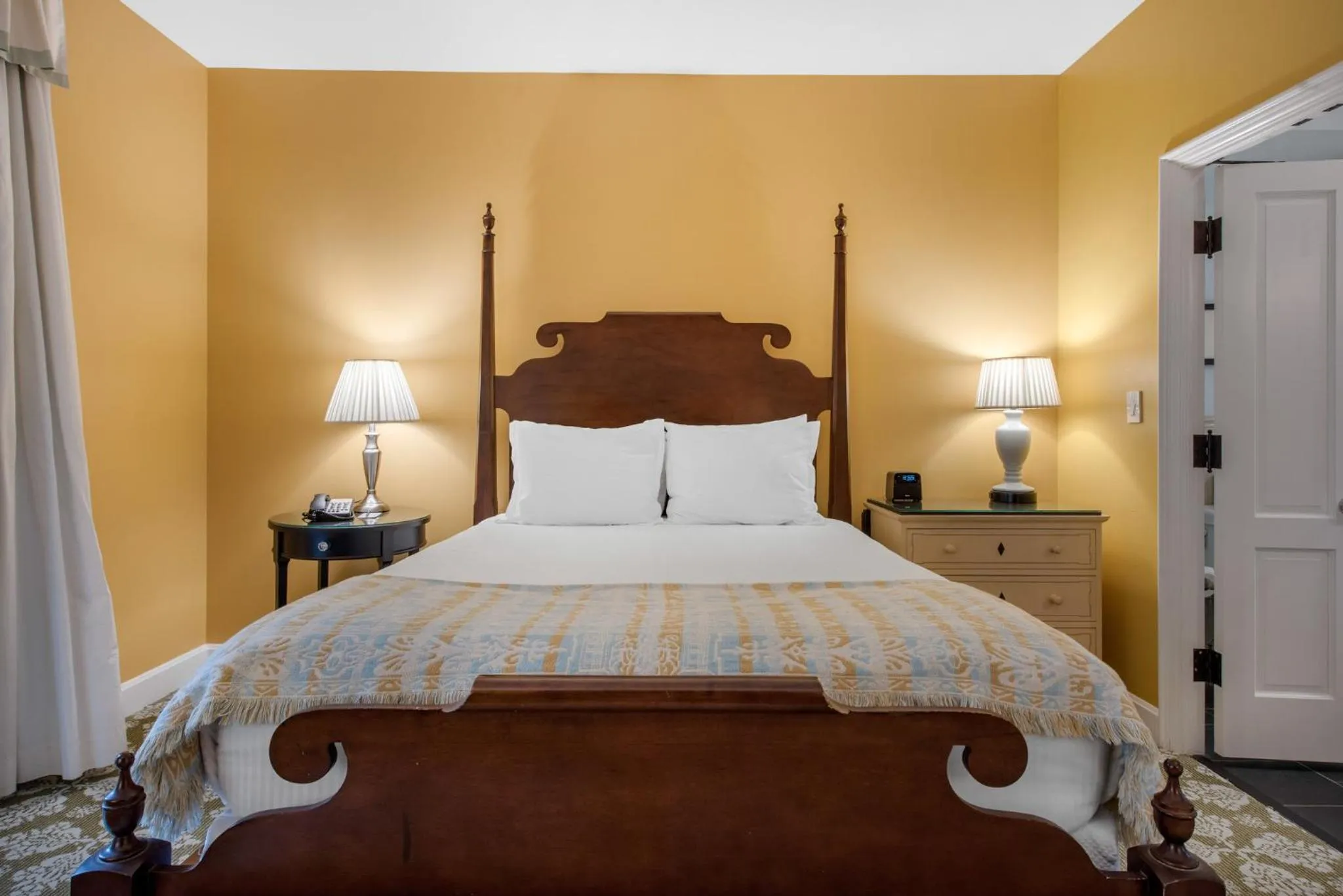 Photo of the whole room, Bed in Omni Bedford Springs Resort & Spa