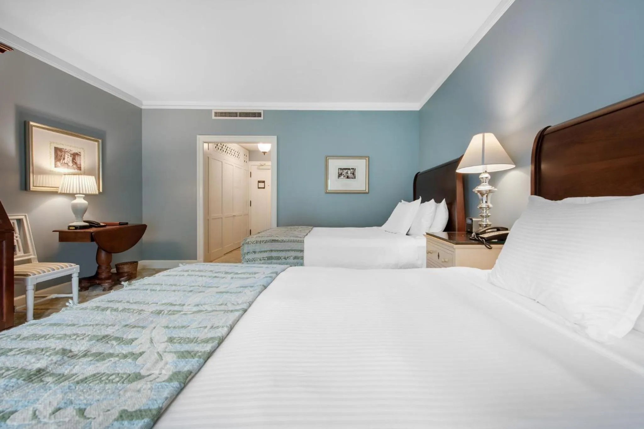 Photo of the whole room, Bed in Omni Bedford Springs Resort & Spa