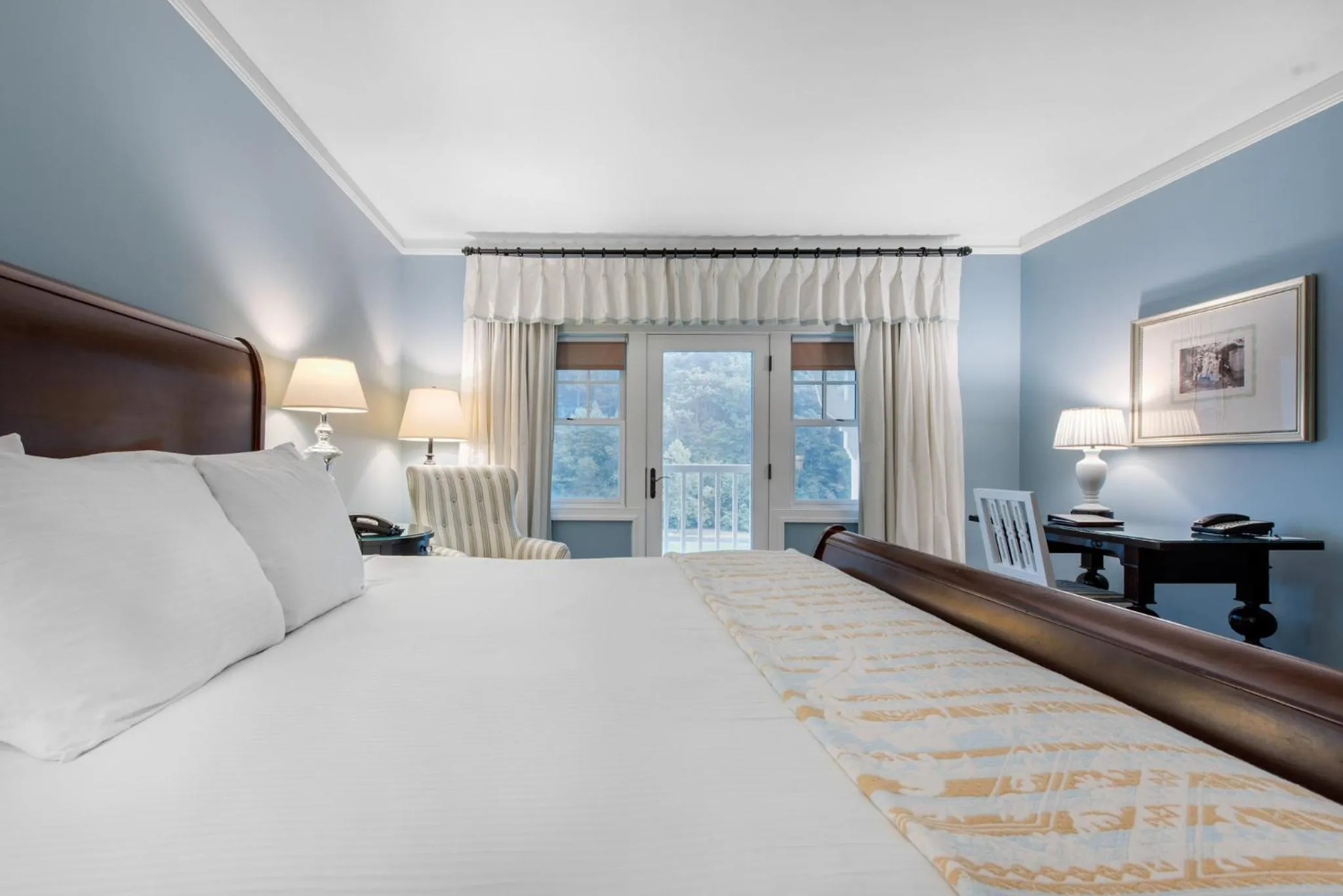 Photo of the whole room, Bed in Omni Bedford Springs Resort & Spa