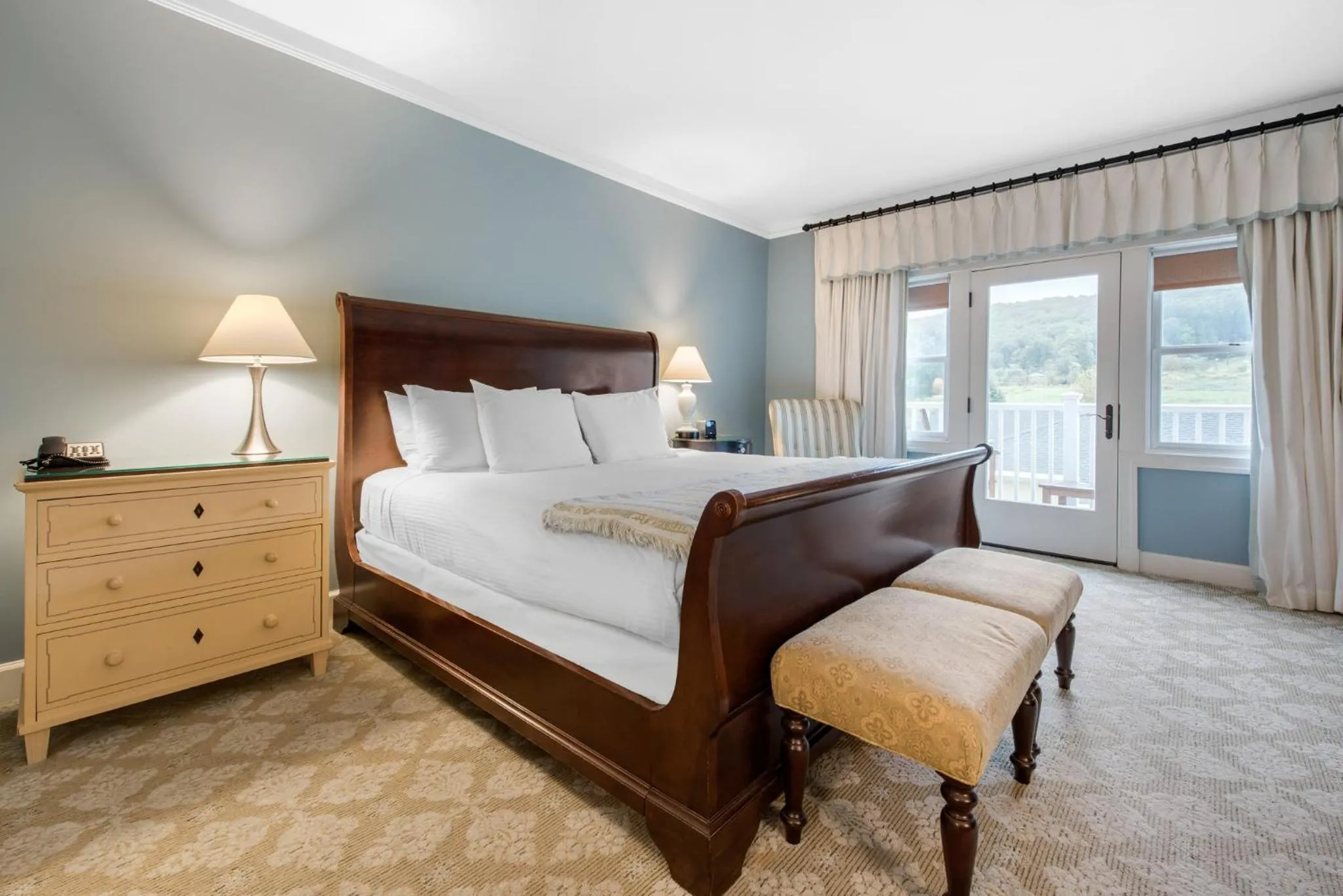 Photo of the whole room, Bed in Omni Bedford Springs Resort & Spa
