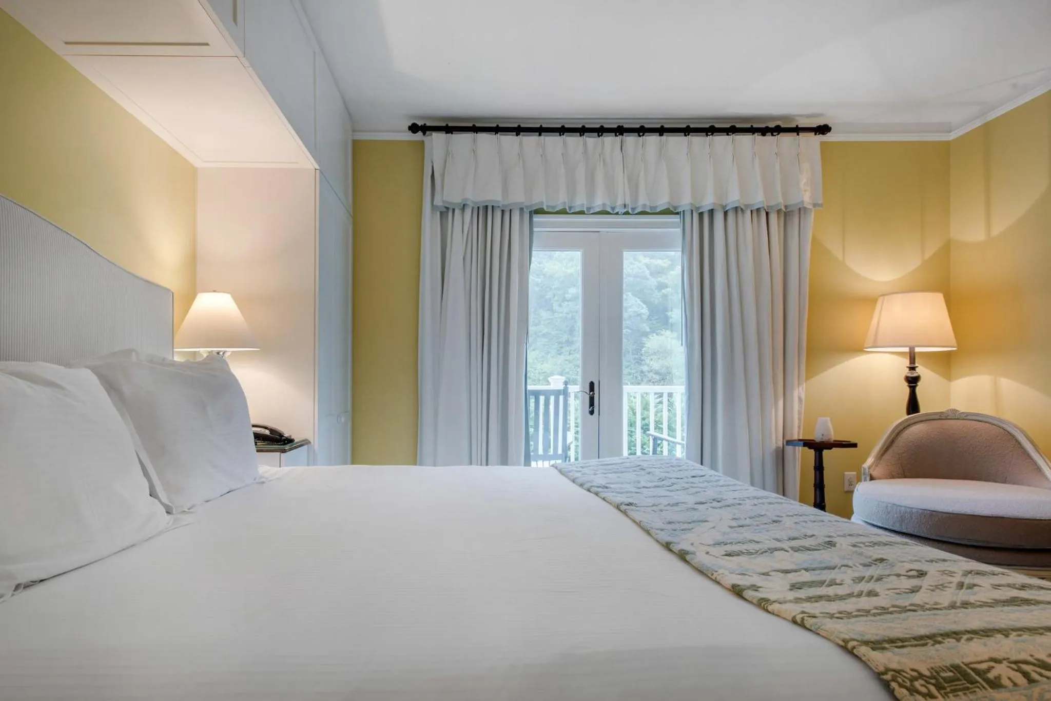 Photo of the whole room, Bed in Omni Bedford Springs Resort & Spa