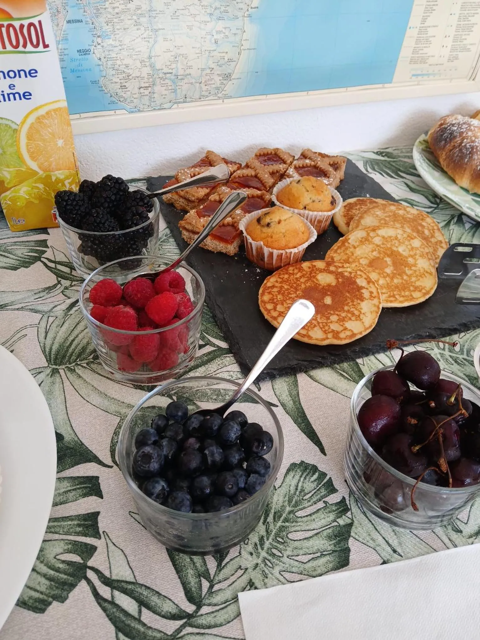 Food and drinks in B&B Kamalei Tropea