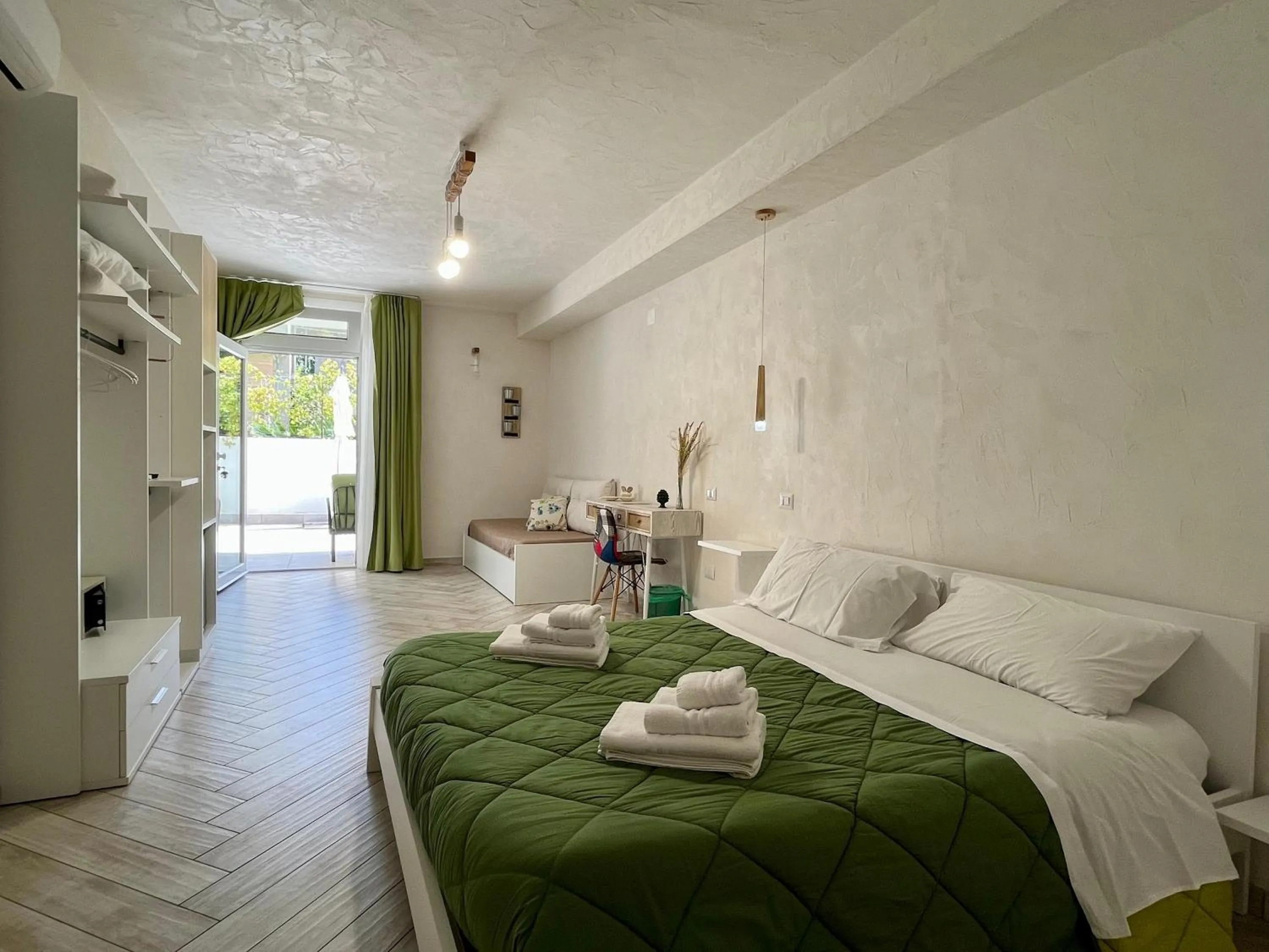 Photo of the whole room, Bed in B&B Kamalei Tropea