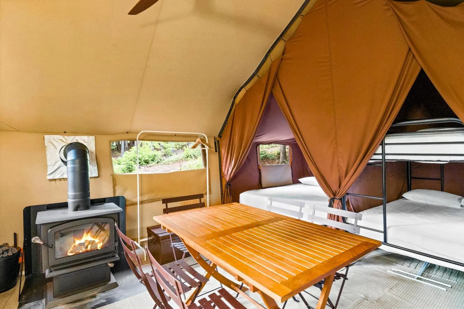 Bed in Huttopia Lake George - Adirondacks