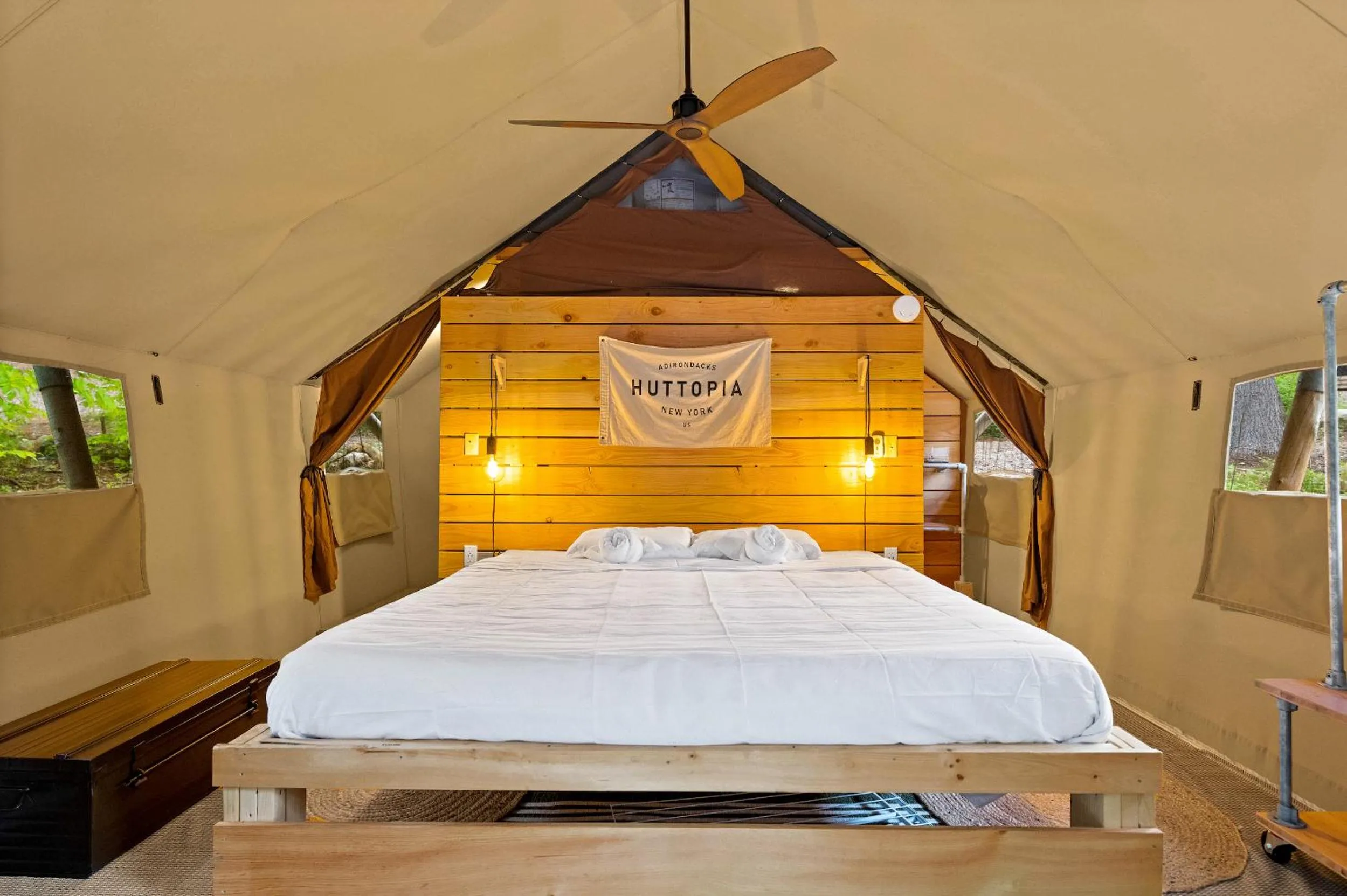 Bed in Huttopia Lake George - Adirondacks