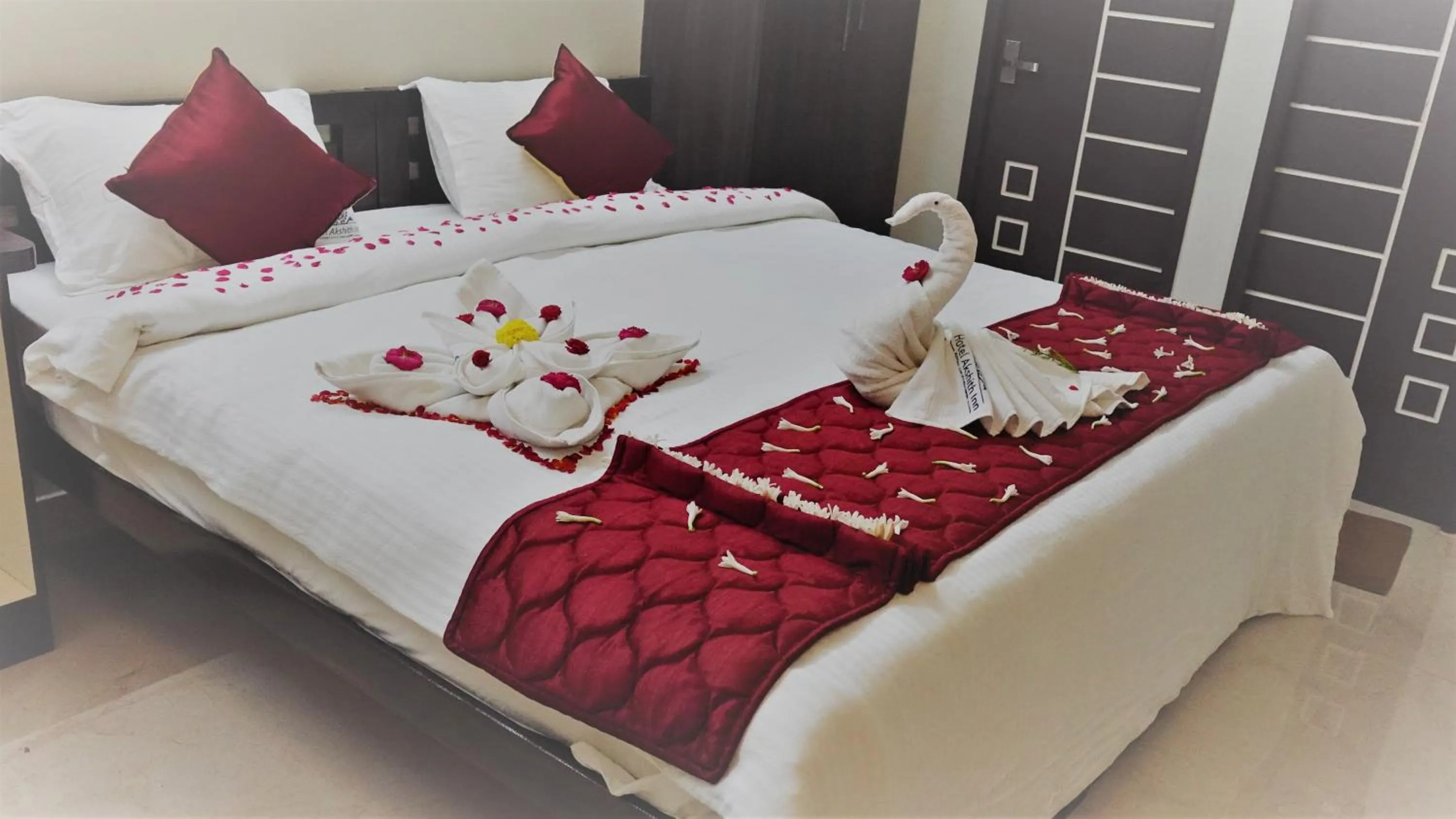 Bed in Hotel Akshith Inn
