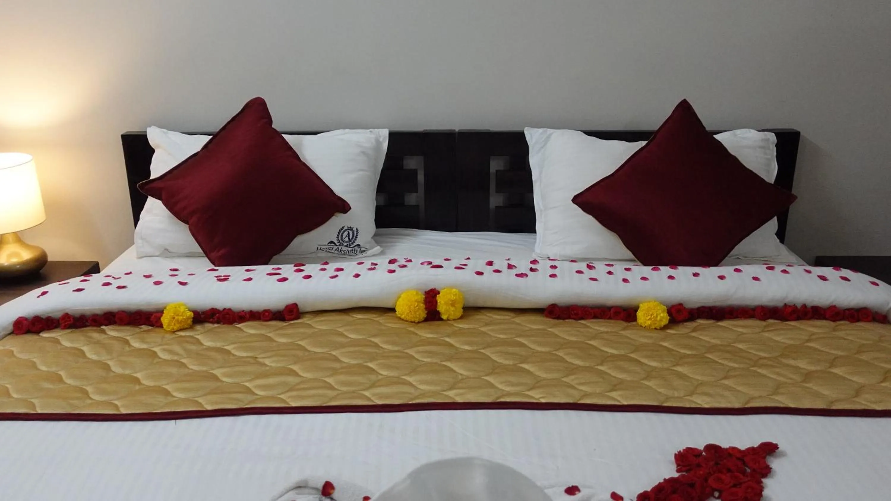 Bed in Hotel Akshith Inn
