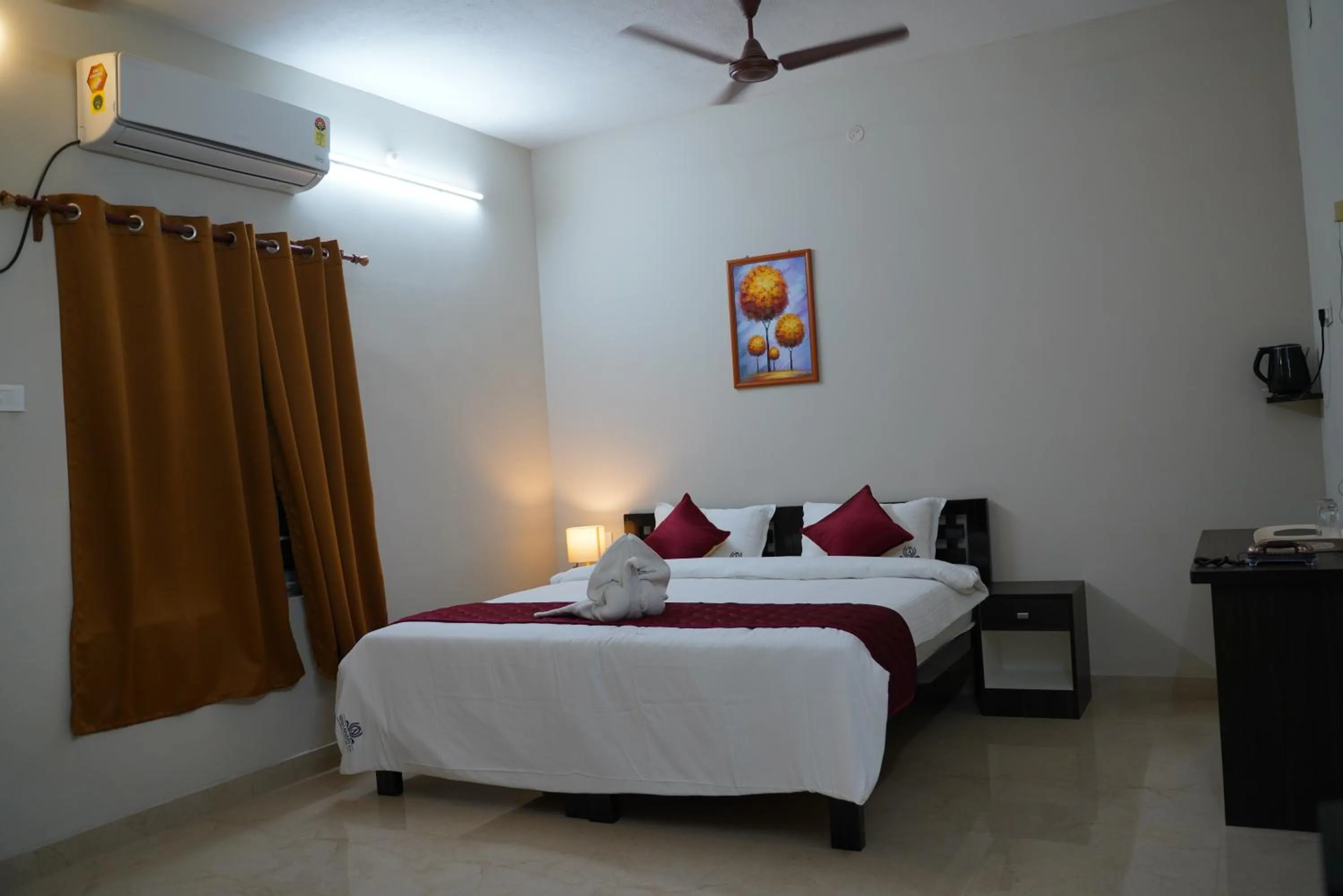 Bed in Hotel Akshith Inn