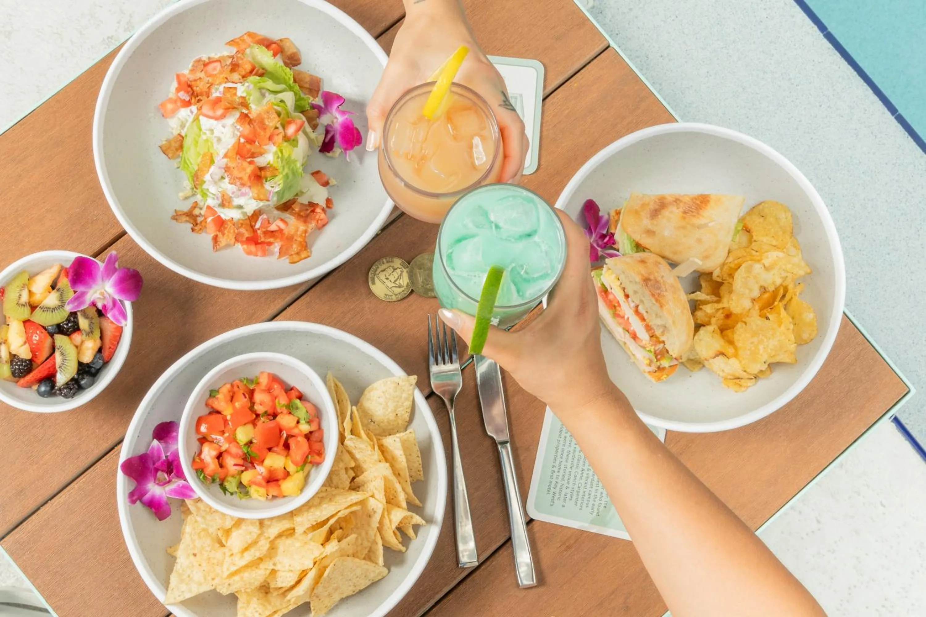 Food and drinks in Winslow's Bungalows - Key West Historic Inns