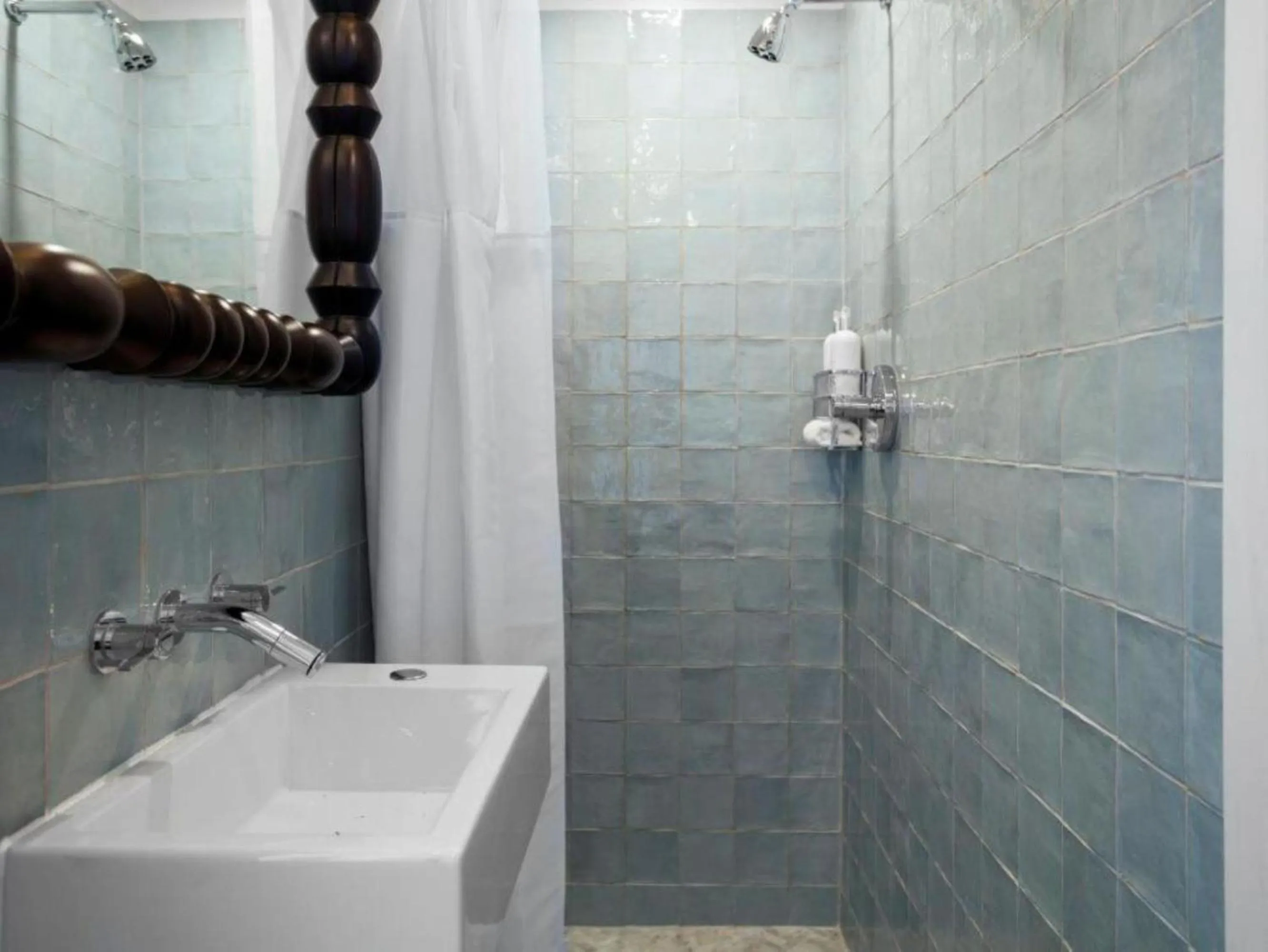 Bathroom in Winslow's Bungalows - Key West Historic Inns