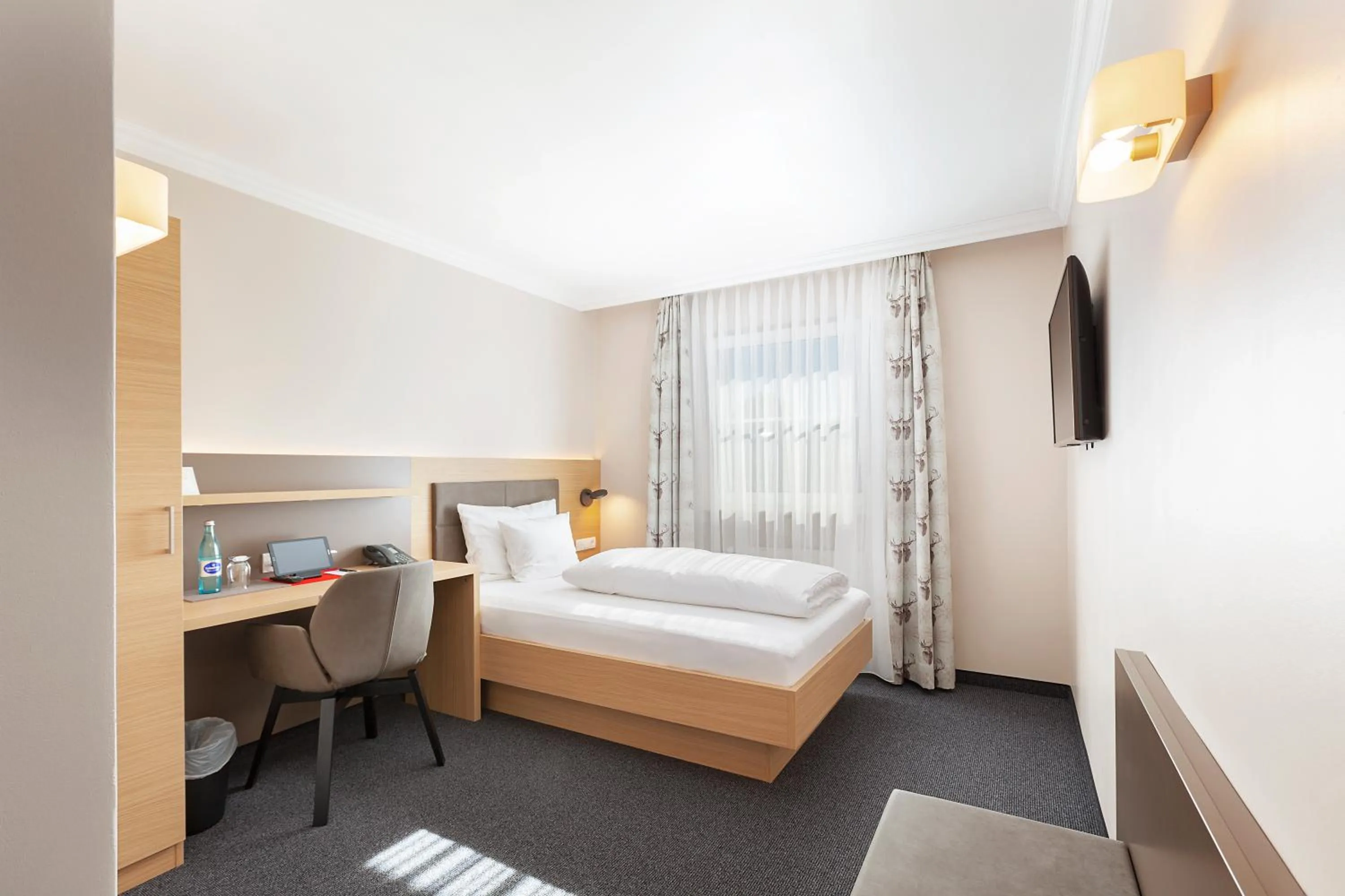 TV and multimedia, Bed in Landgasthof Hotel Gentner