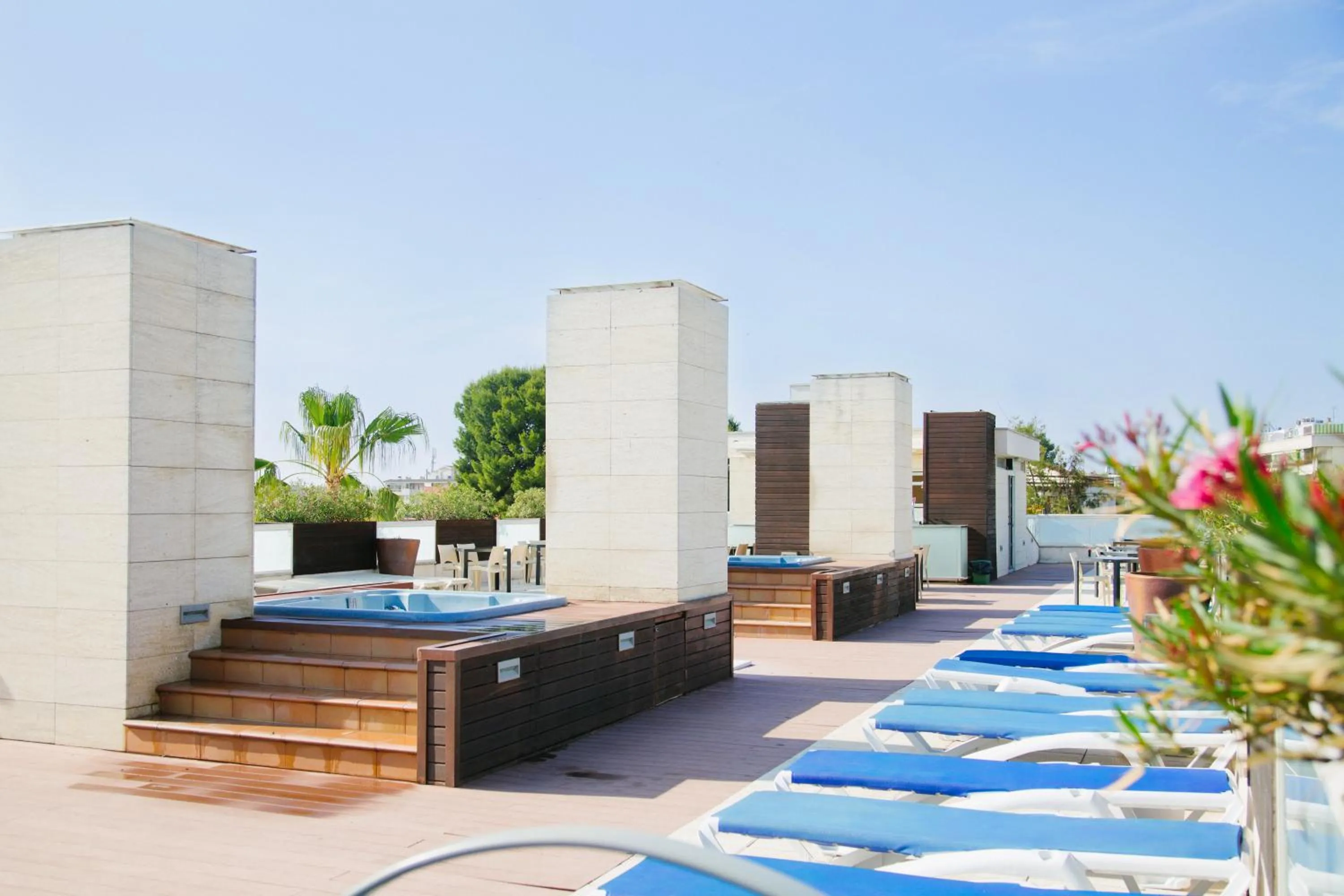 Solarium in Hotel Villamarina Club