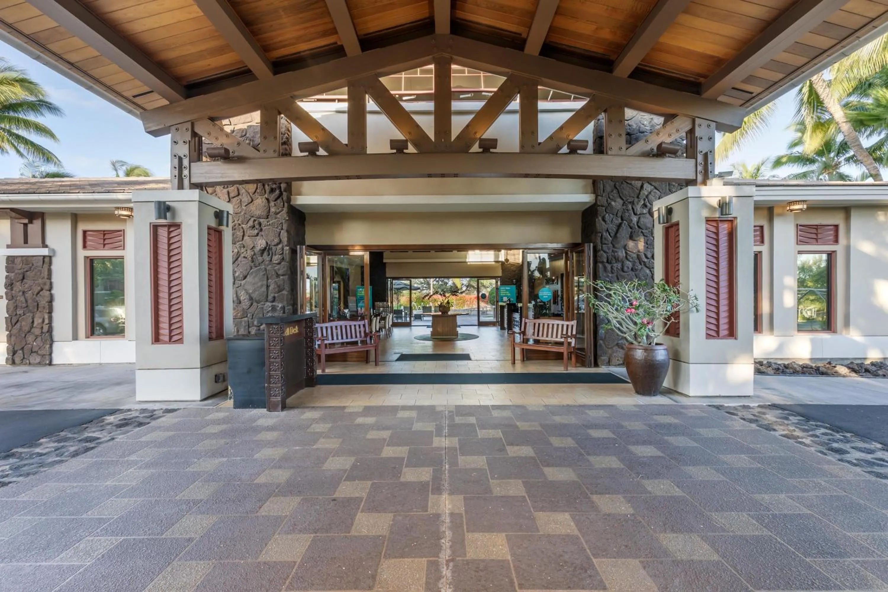 Property building in Hilton Grand Vacations Club Kohala Suites Waikoloa