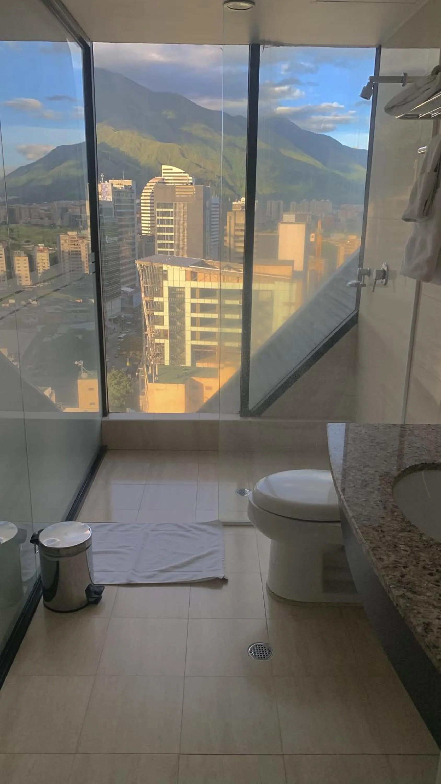 Shower in HOTEL CHACAO SUITES