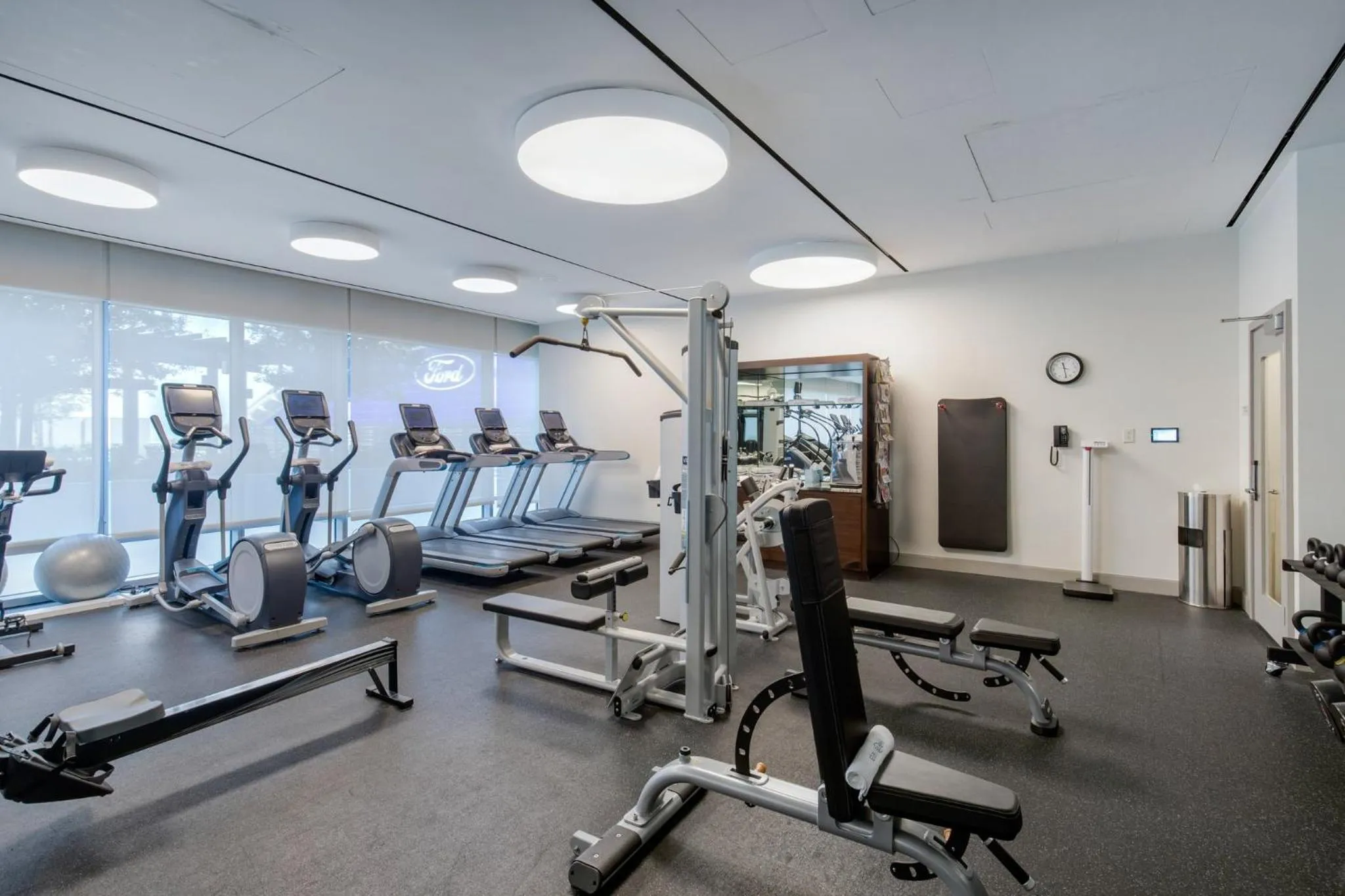 Fitness centre/facilities in Omni Frisco at The Star