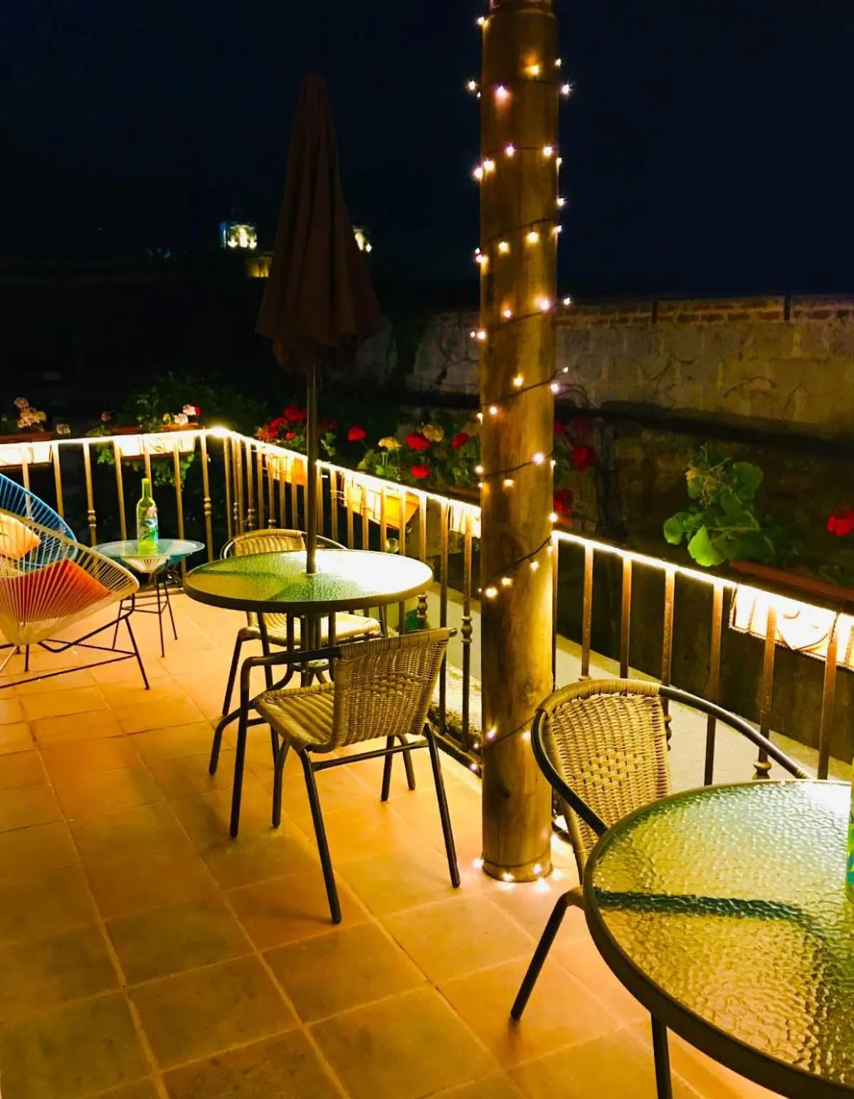 Restaurant/places to eat in Luna Maya Antigua