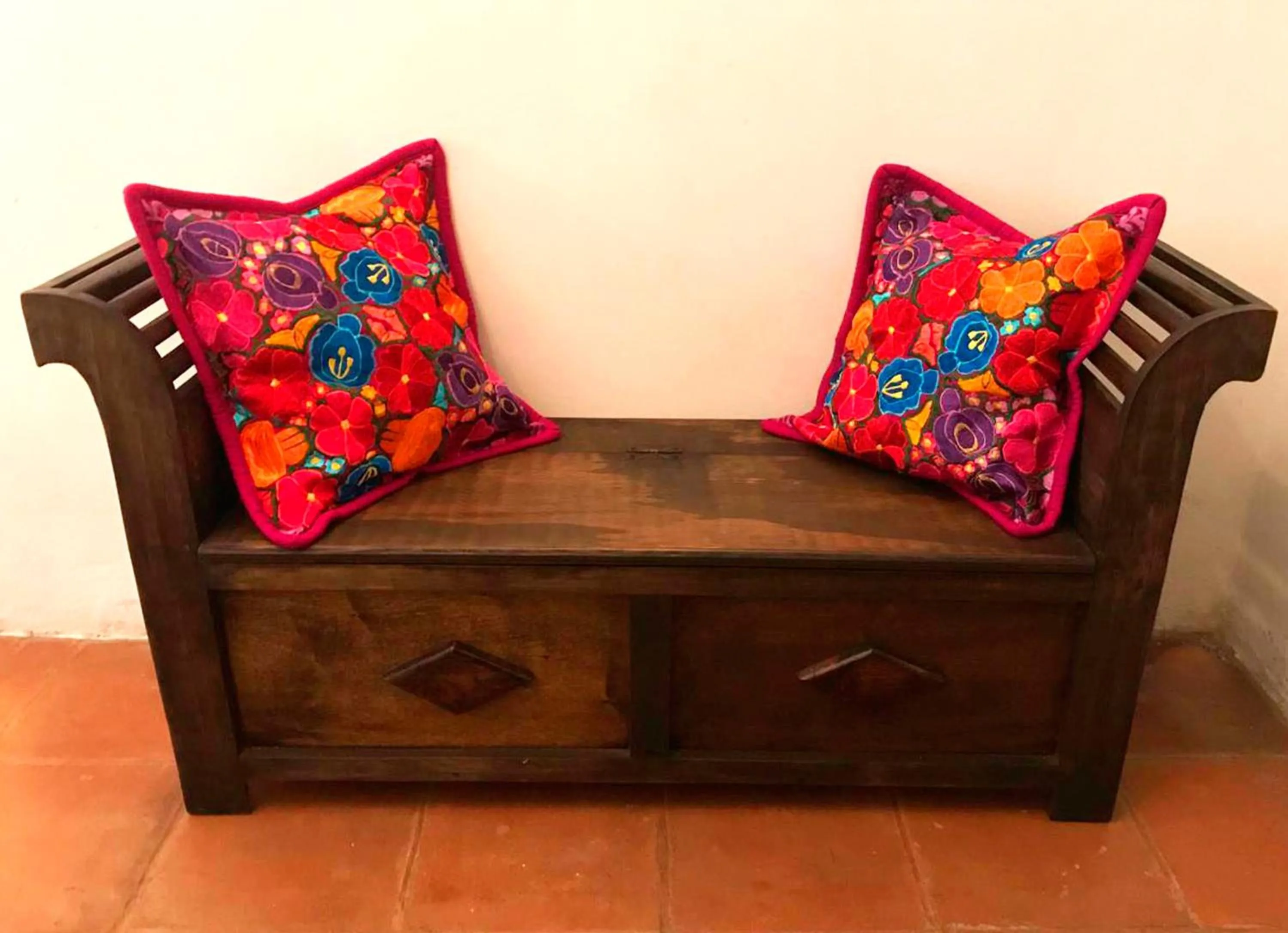 Decorative detail in Luna Maya Antigua