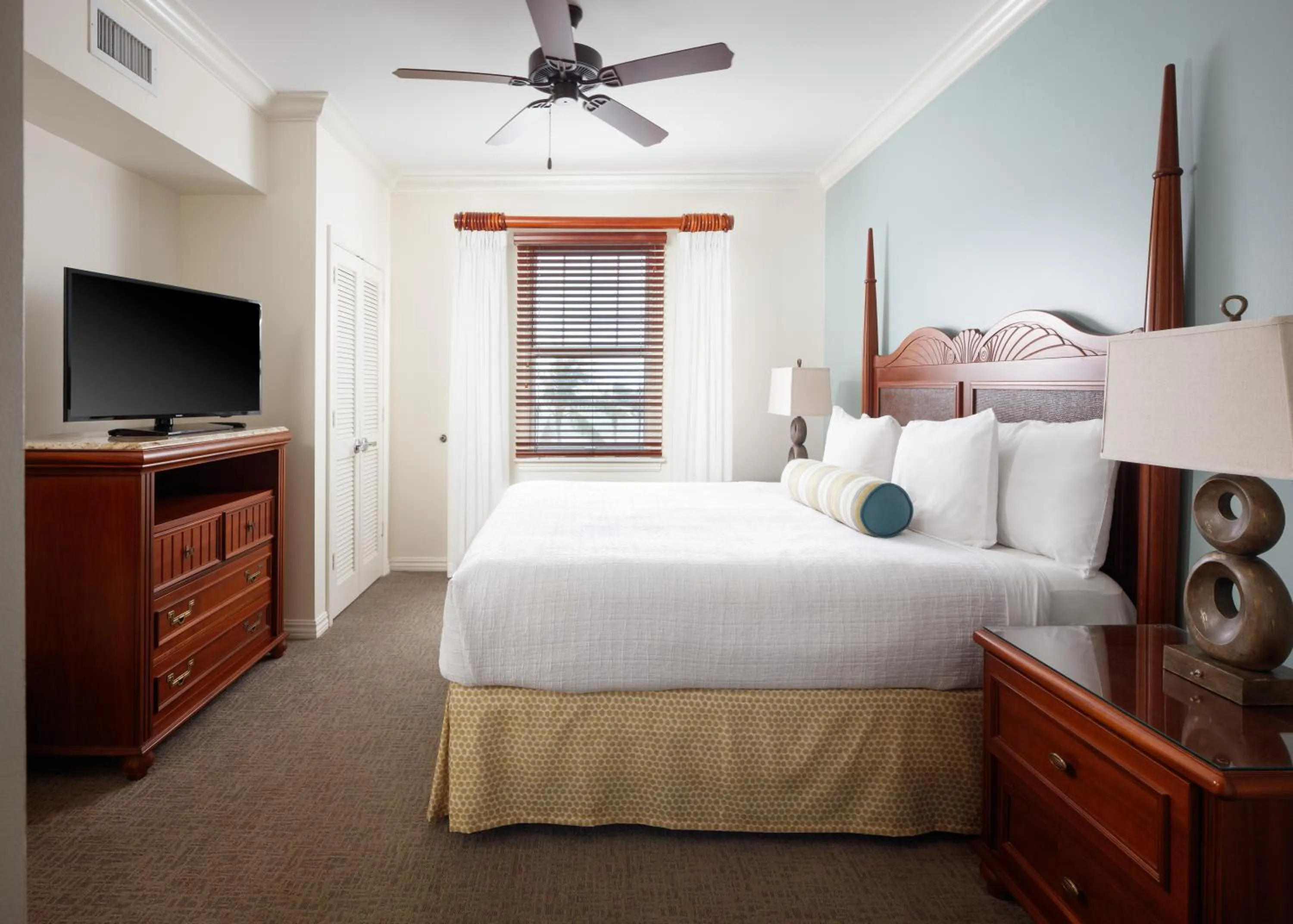 Bed in Hyatt Vacation Club at Windward Pointe