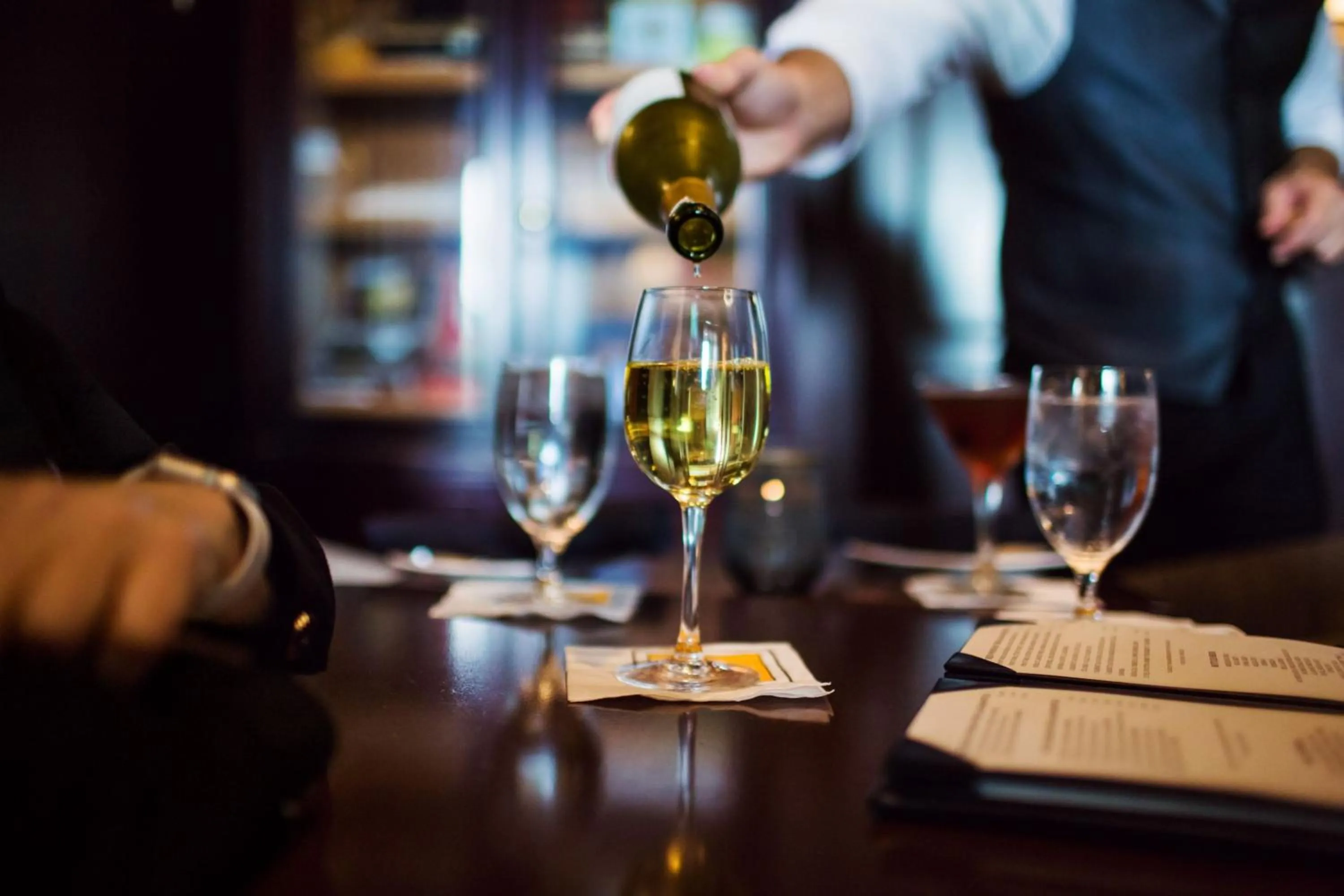 Lounge or bar in The Ballantyne, a Luxury Collection Hotel, Charlotte