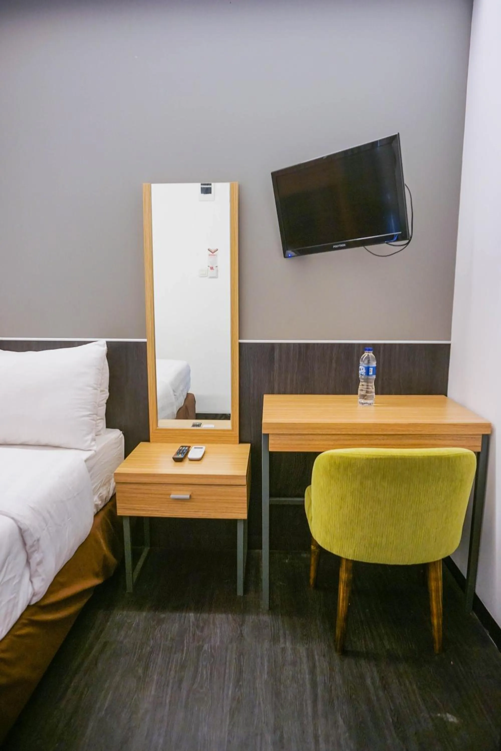 Seating area, Bed in HOTEL PANTES SIMPANG LIMA SEMARANG