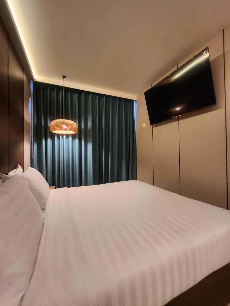 TV and multimedia, Bed in HOTEL PANTES SIMPANG LIMA SEMARANG