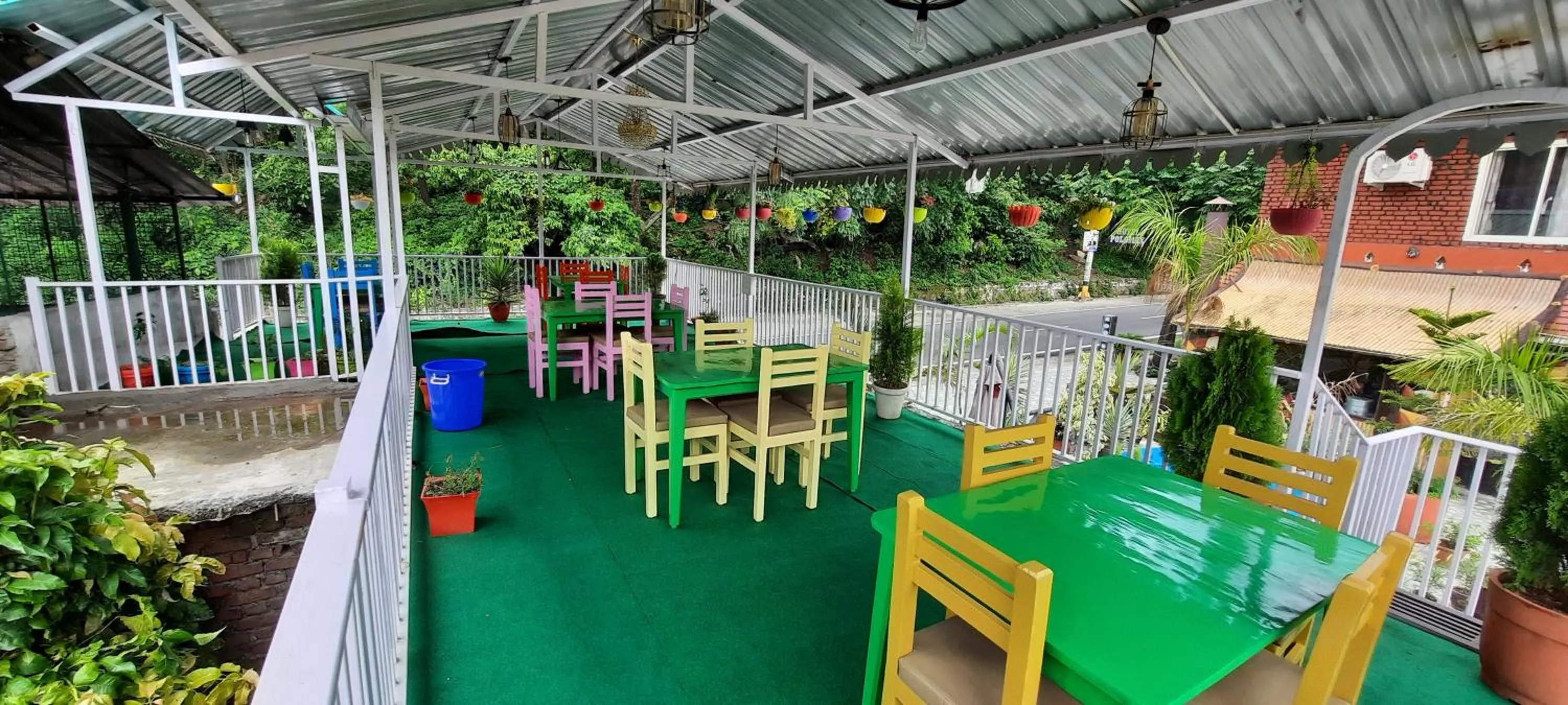 Restaurant/places to eat in HOTEL POLOMAX