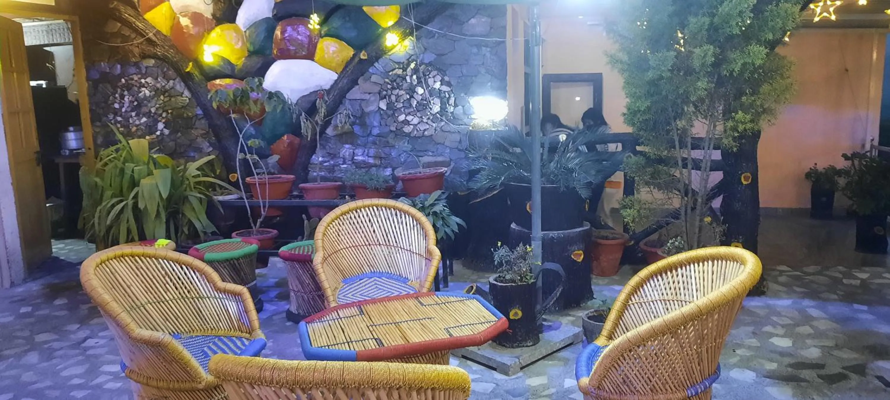 Restaurant/places to eat in HOTEL POLOMAX