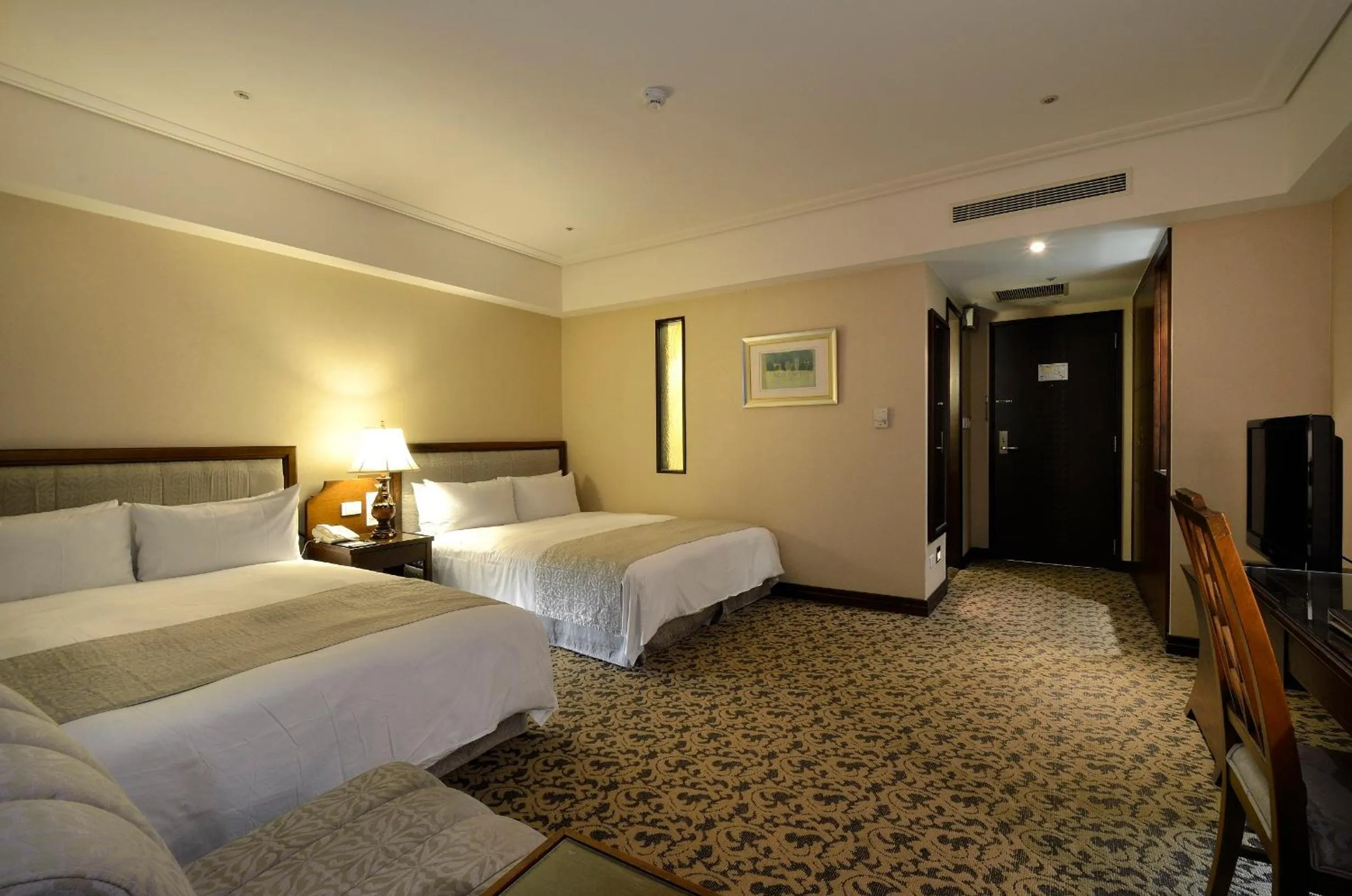 Photo of the whole room, Bed in Hotel RegaLees