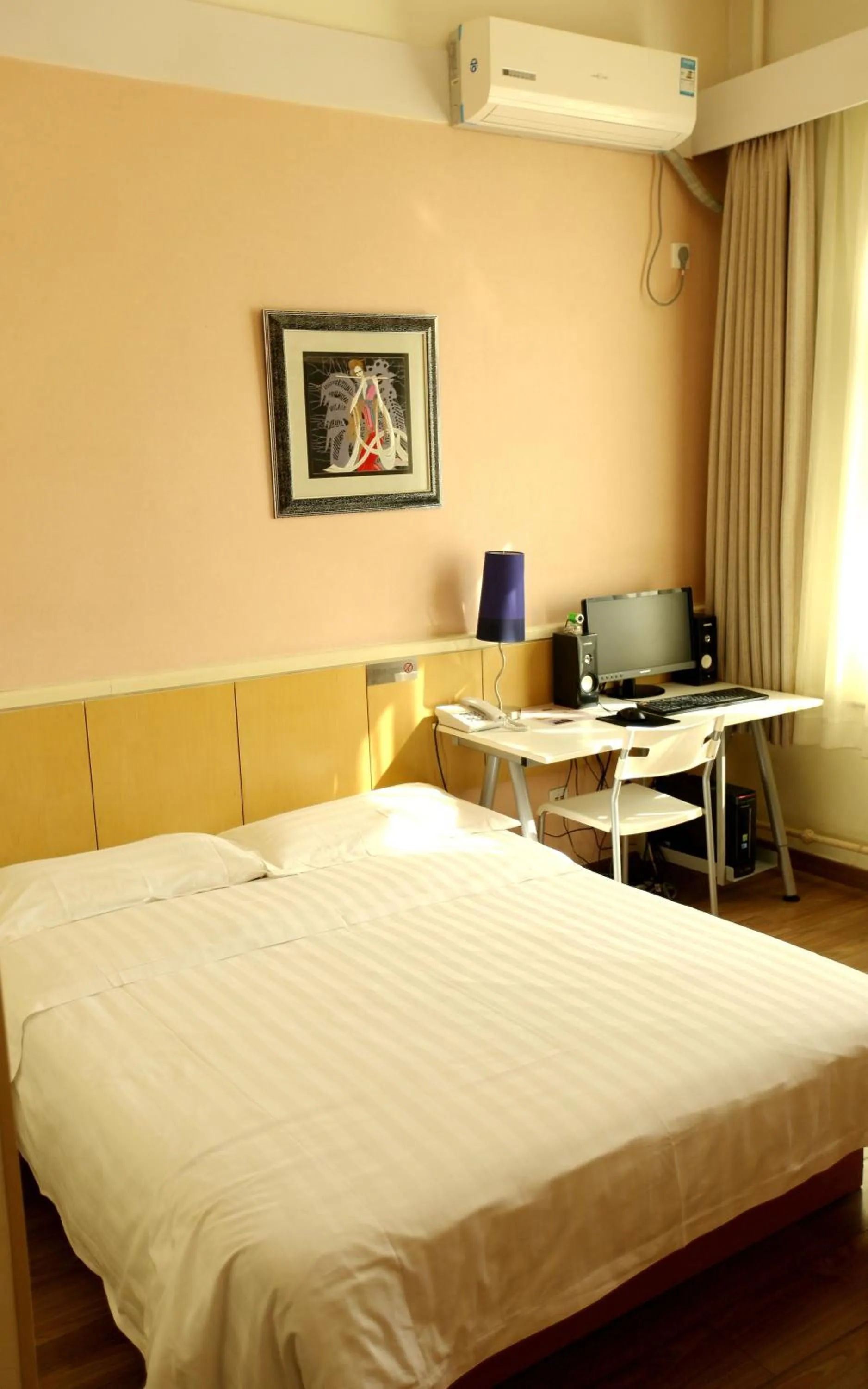 Bed in Beijing Sicily Hotel