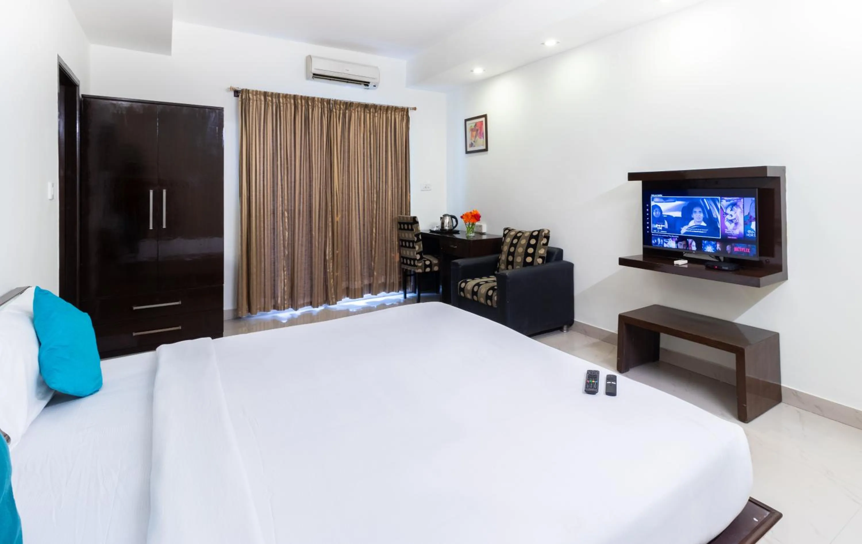 Bedroom, Bed in Sanctum Suites Domlur Bangalore