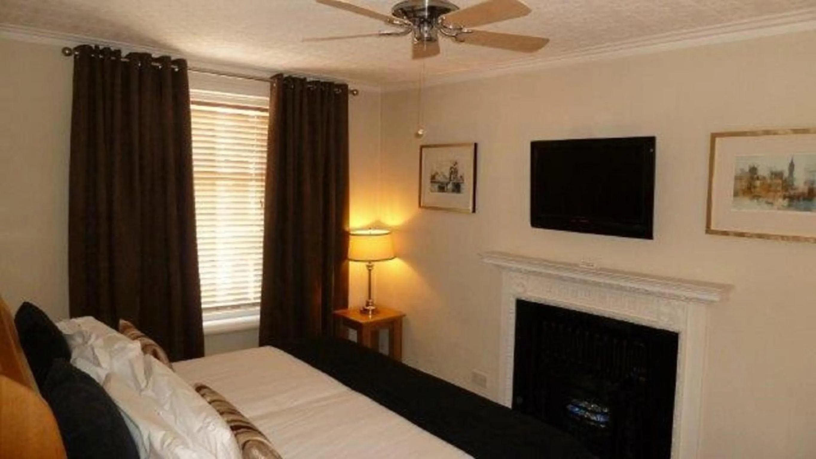 Bed in The Frenchgate Hotel