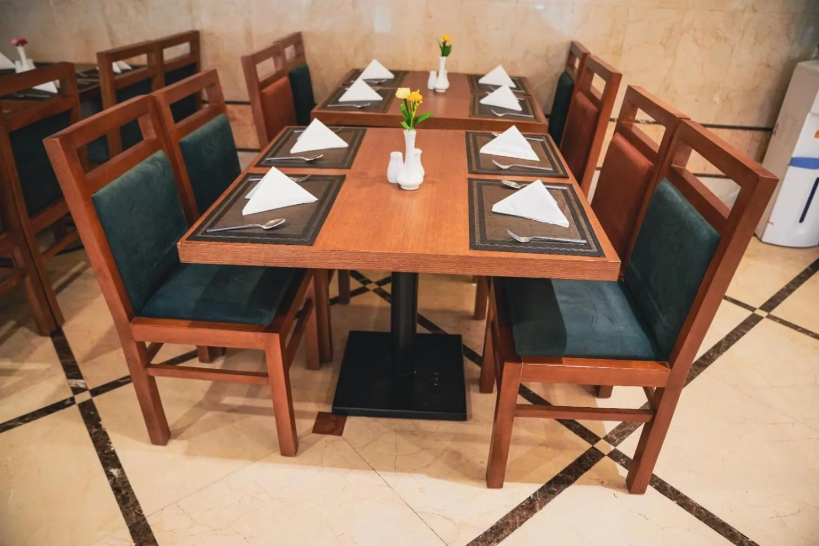 Restaurant/places to eat in ASTONEAST TAIBA HOTEL Ex Artal Al Alami