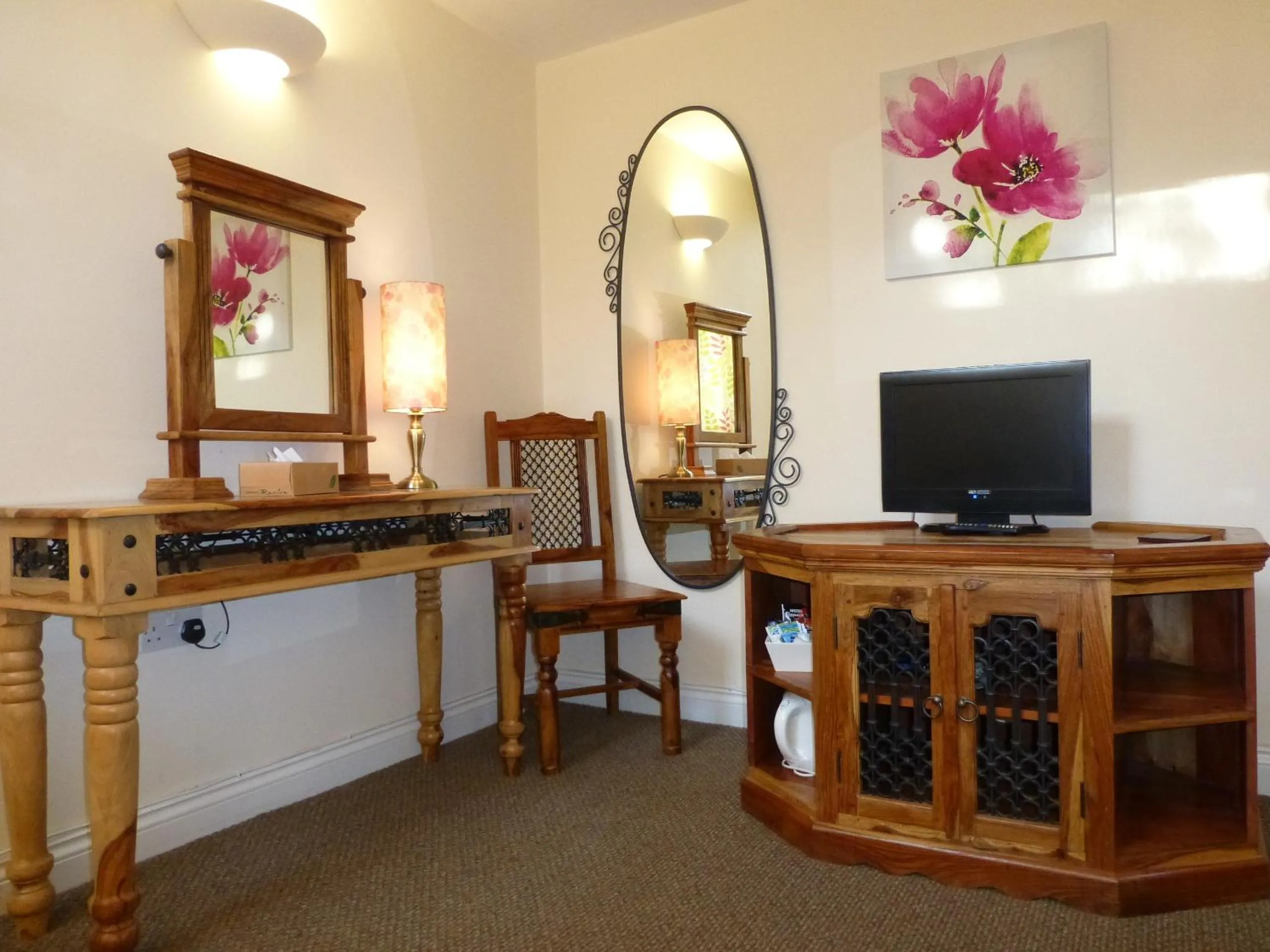 Bedroom, TV/Entertainment Center in Park Farm