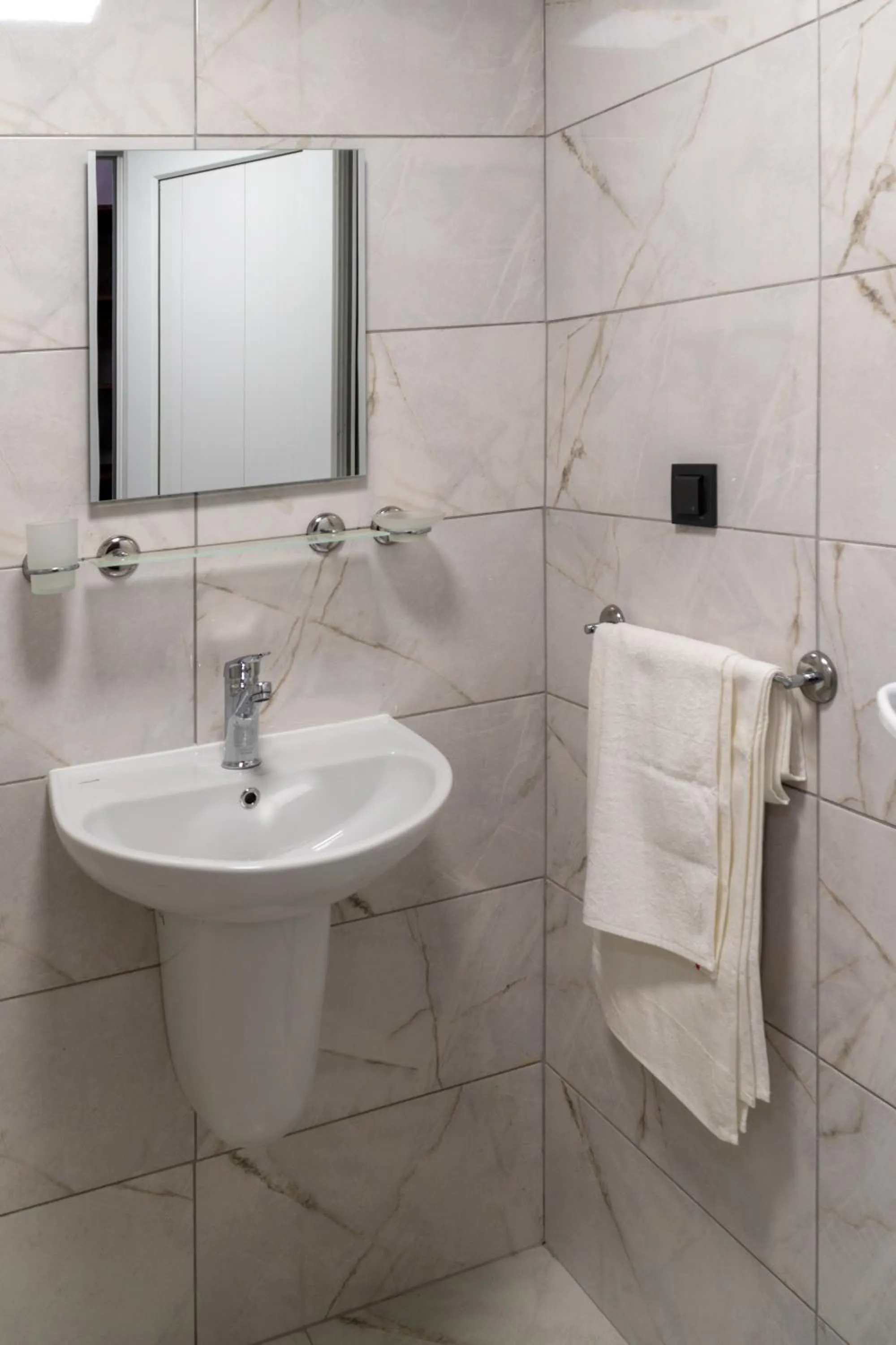 Bathroom in Elijah Hotel