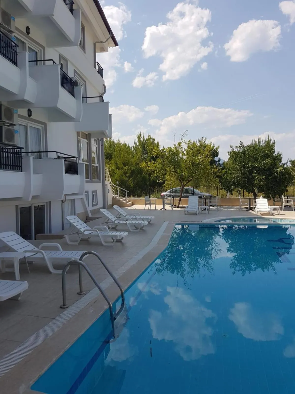 Swimming pool in Elijah Hotel